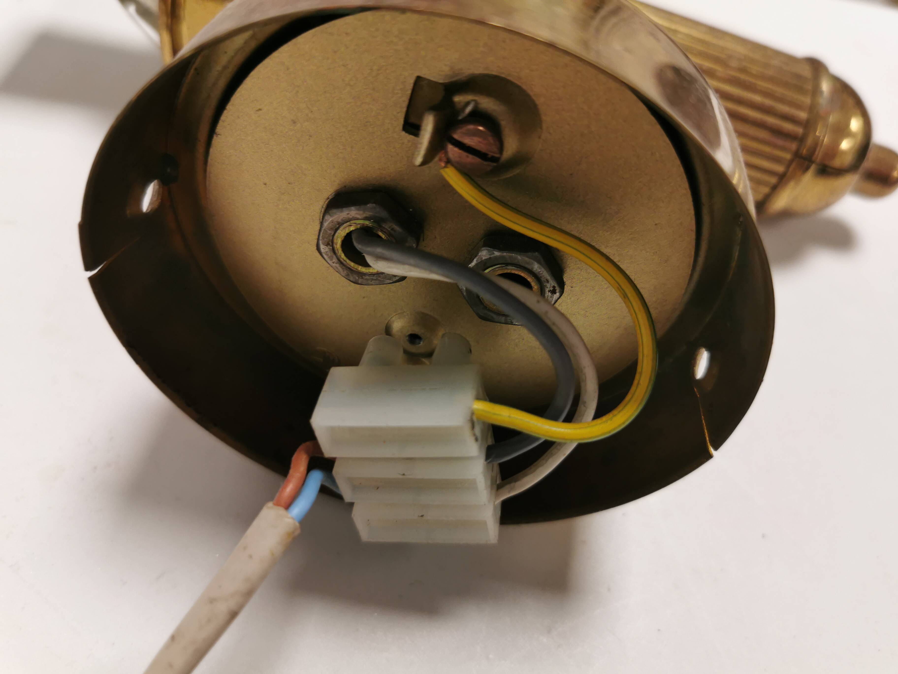 Older wall lamp in metal, brass and “cracked” glass.