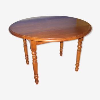 Round table in massive alene
