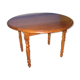 Round table in massive alene