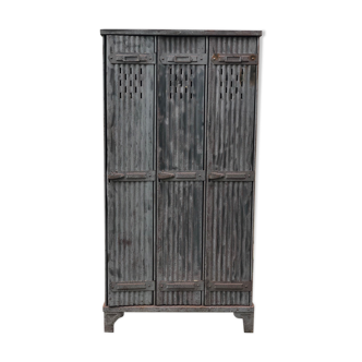 Strafor wardrobe