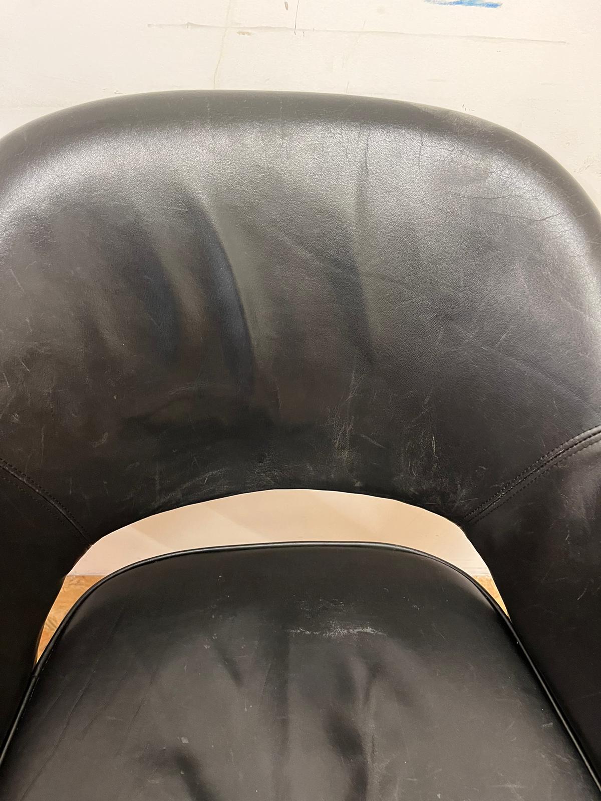 Two armchairs by Eero Saarinen for Knoll international