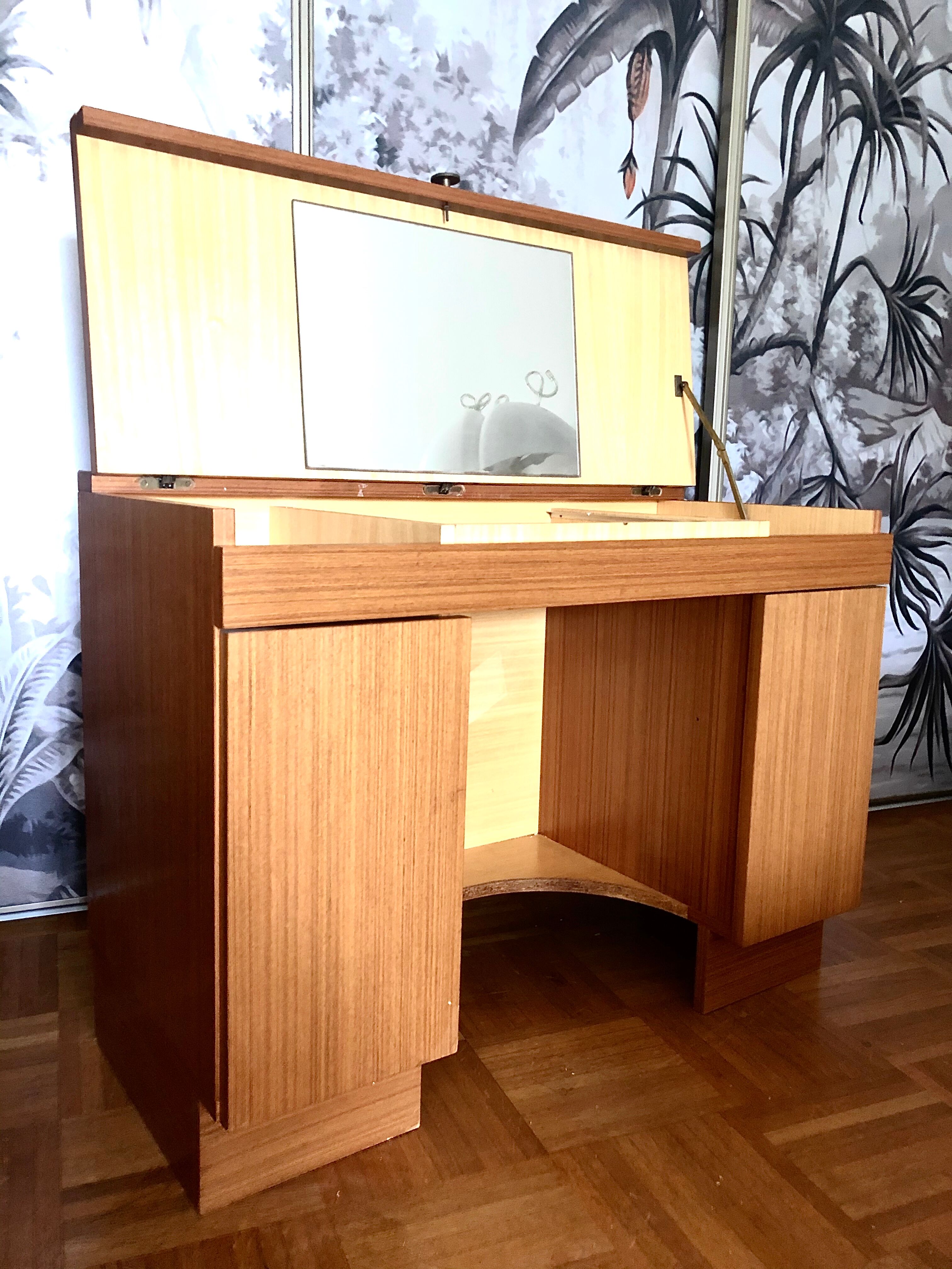 Hairdresser's office of the 1950s