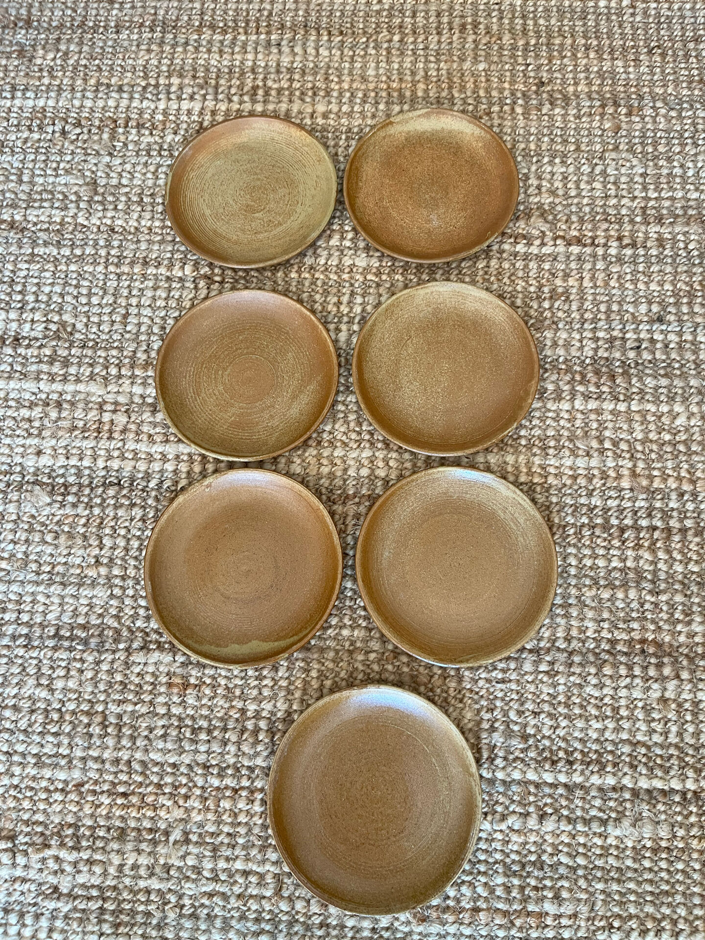 7 dessert plates in stoneware
