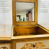 Venetian dresser from the 1960s/70s in carved wood with floral motifs.