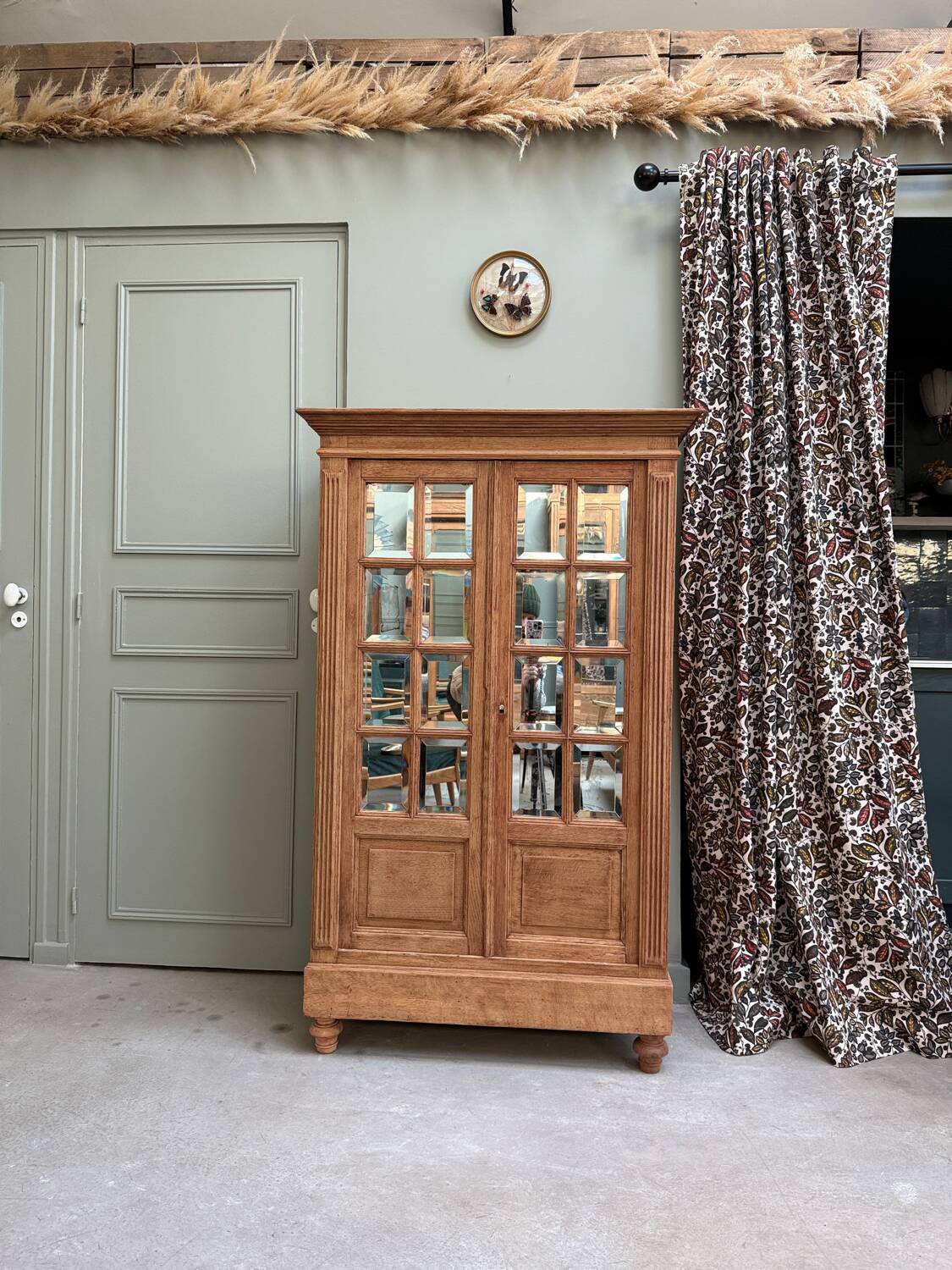 Glass cabinet (renovated)