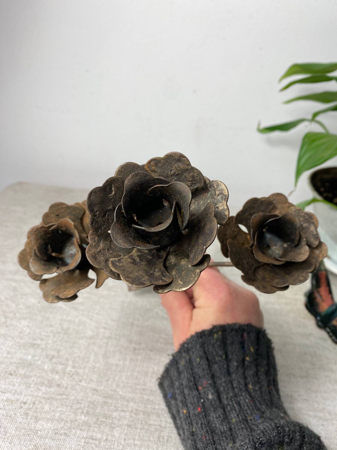 Rose shaped metal candle holder
