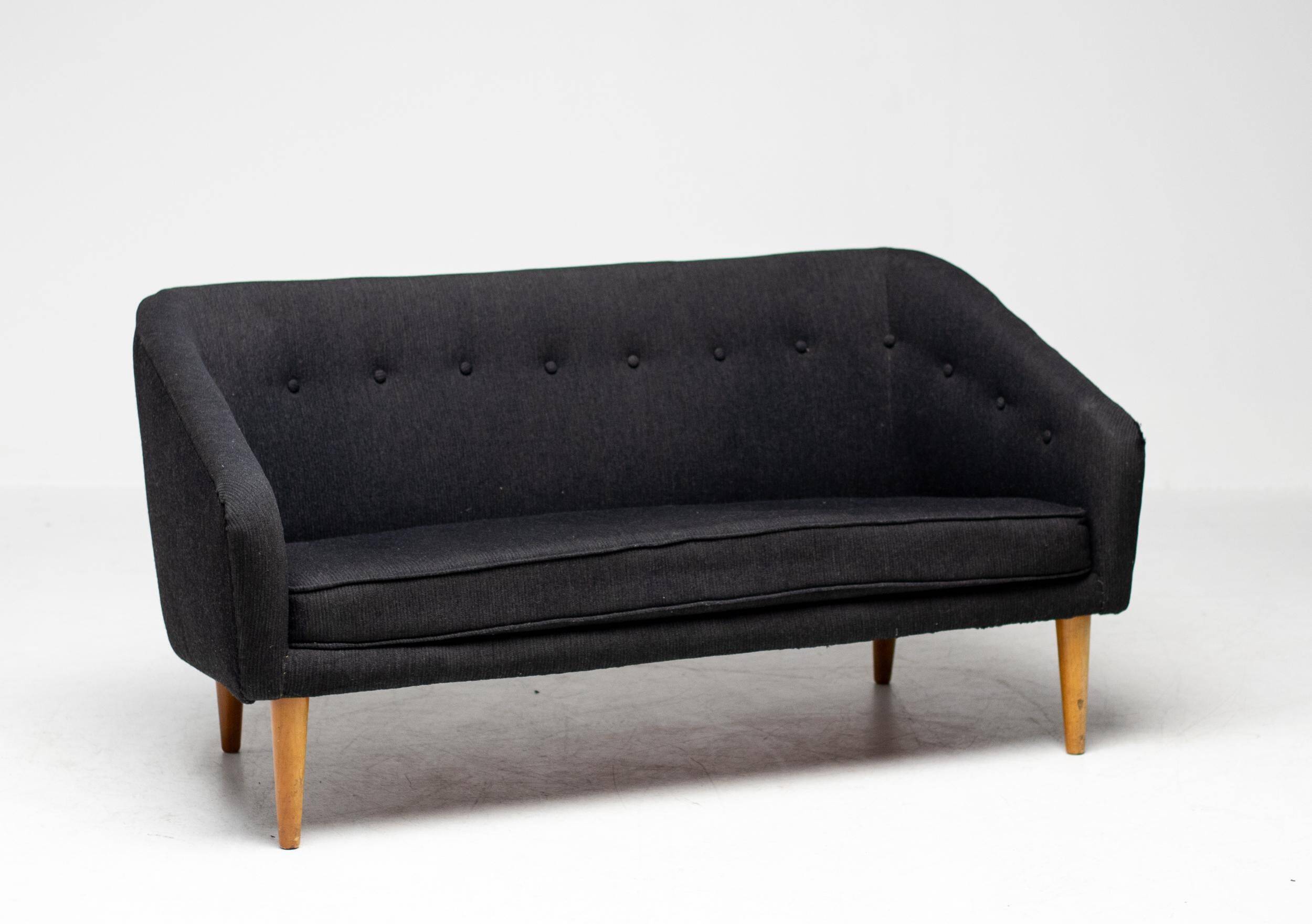 The Modern Scandinavian Classic Mid-Century Modern Sofa