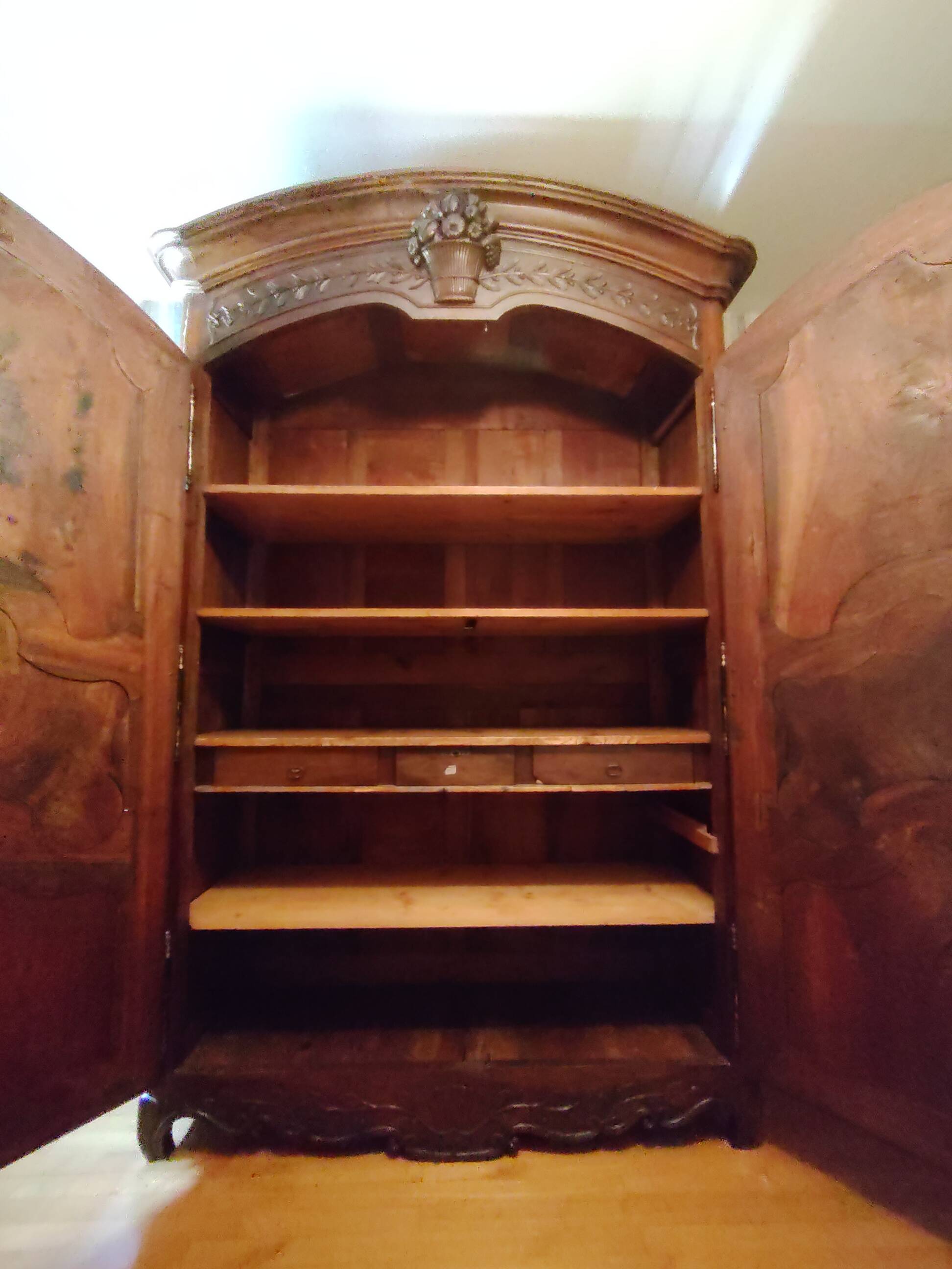 Lyonese walnut wardrobe from the 18th century.