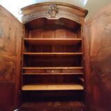 Lyonese walnut wardrobe from the 18th century.