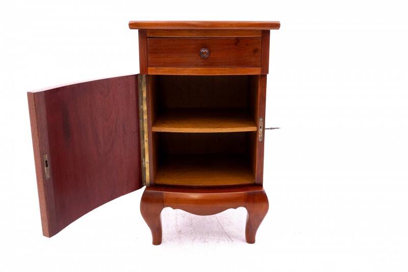 Paire de tables de chevet, Pologne, années 1940. Après rénovation.