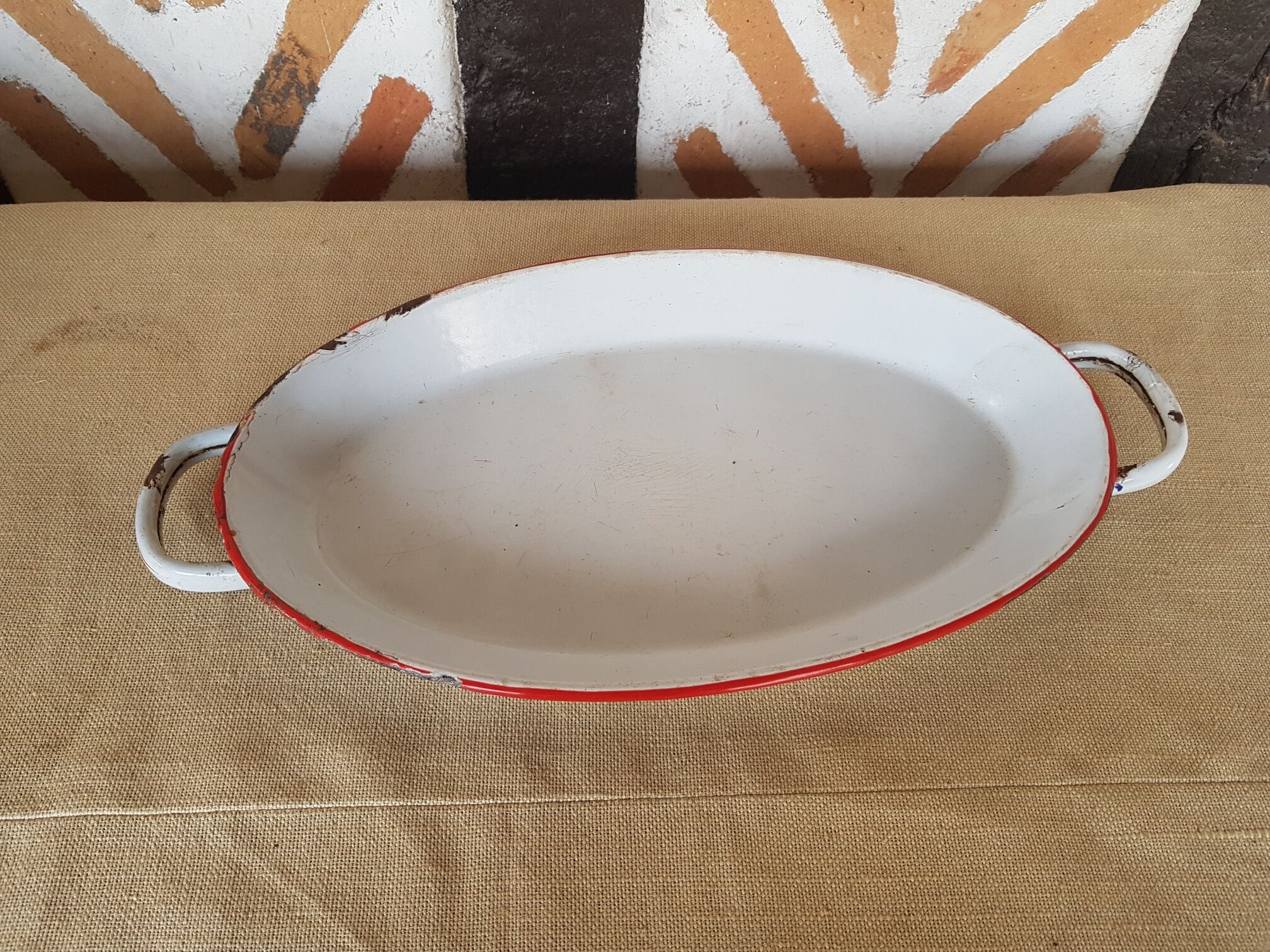 Old enamelled sheet metal dish