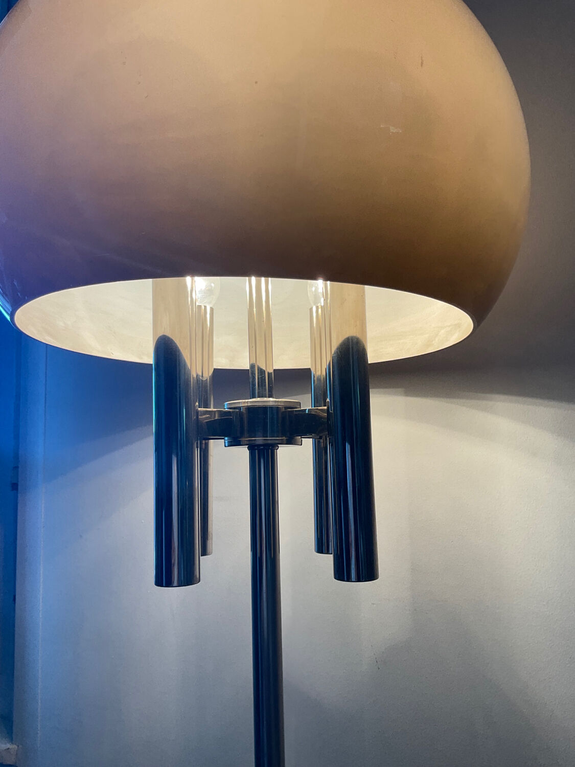 Lampadaire par Harvey Guzzini des années 60-70