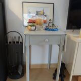 Table d'appoint patinée gris