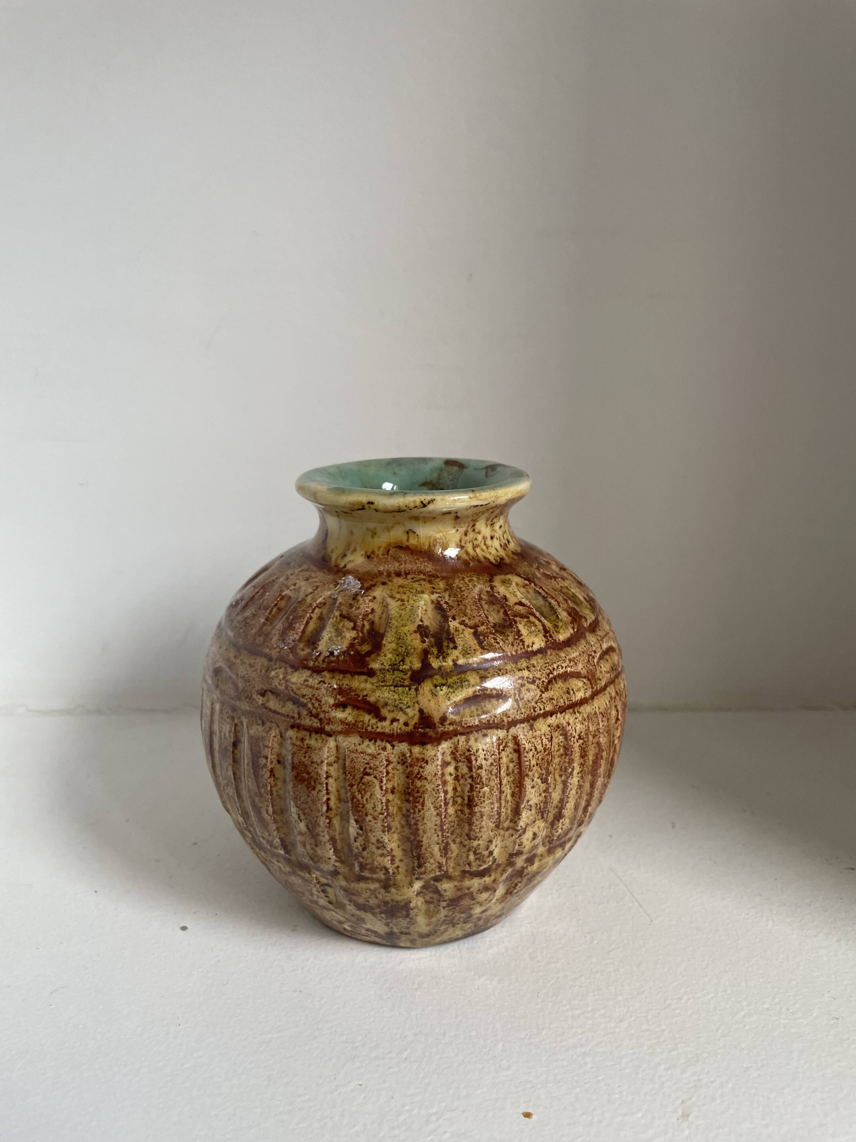 Set of 11 decorative items