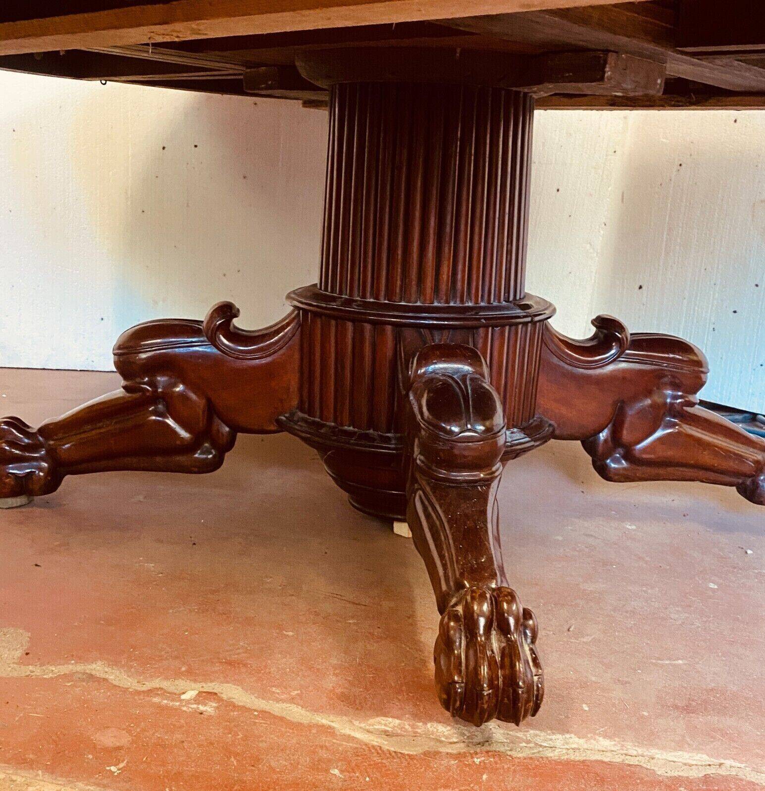 Napoleon III dining table in mahogany and 19th century veneer