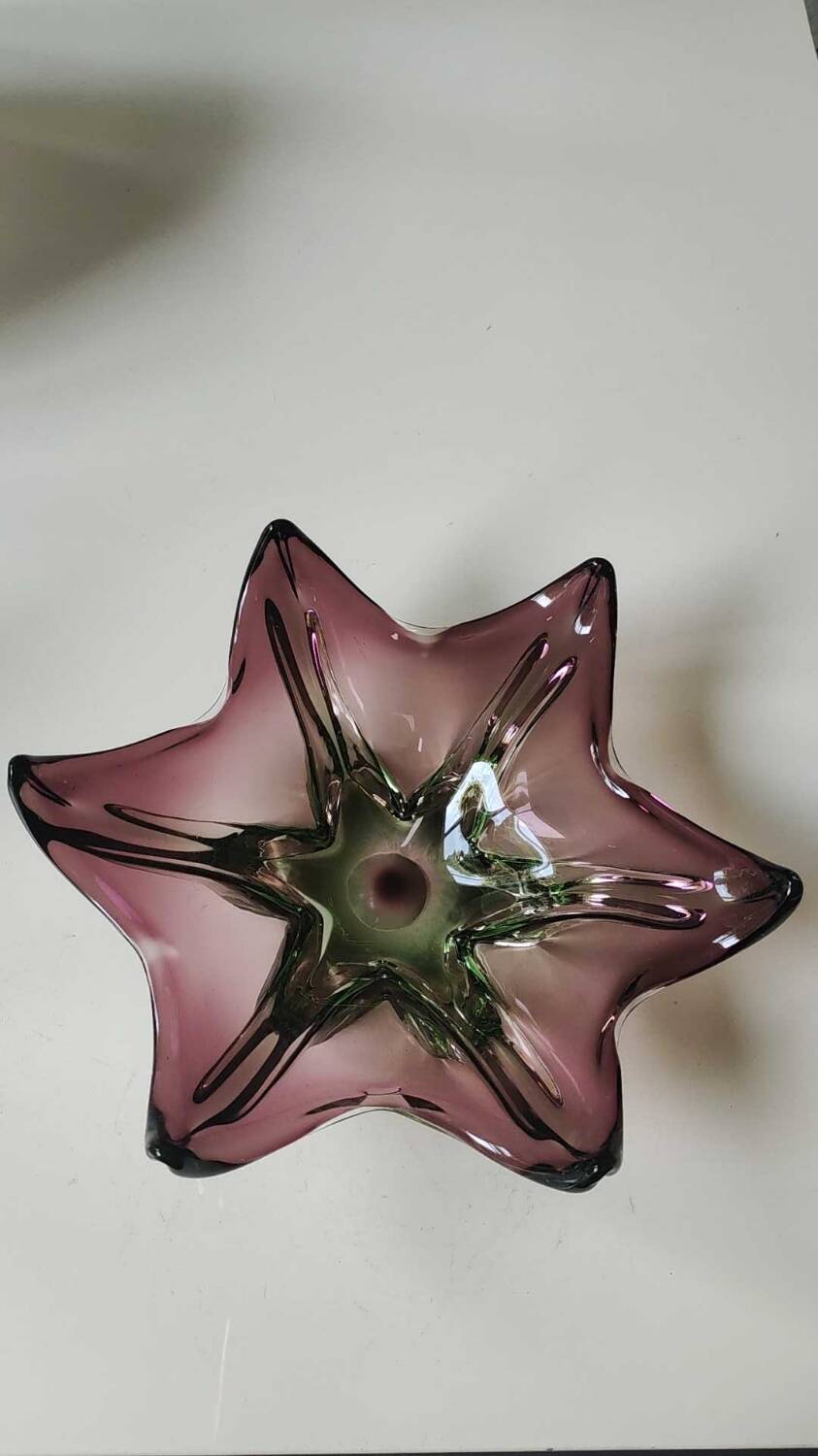 Large Starfish Pocket Emptyer/Creation Joseph Michael Hospodka/Czech Glassware Chribska in blown art glass amethyst/Green. Diam 24 cm