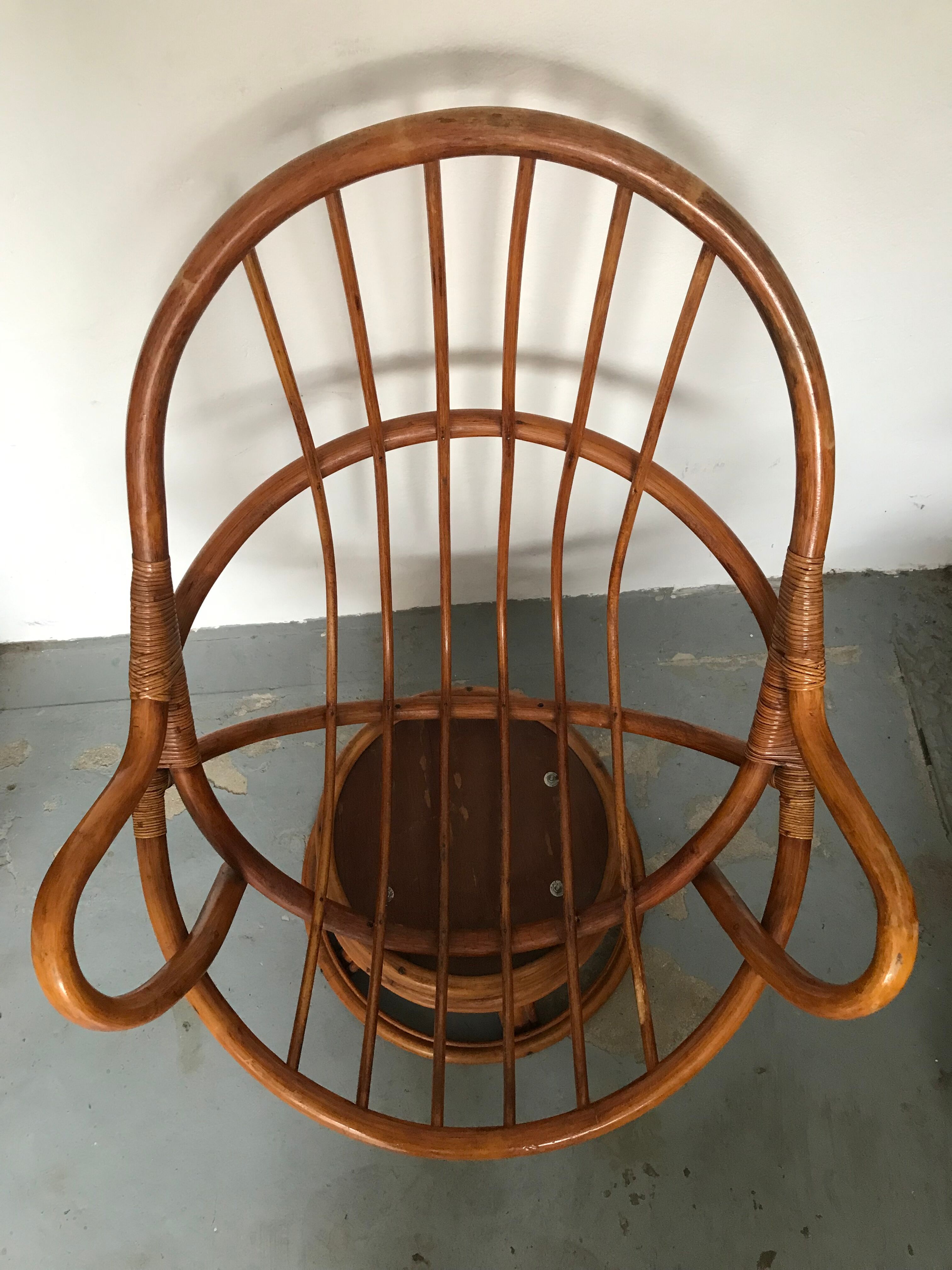 Fauteuil pivotant rotin