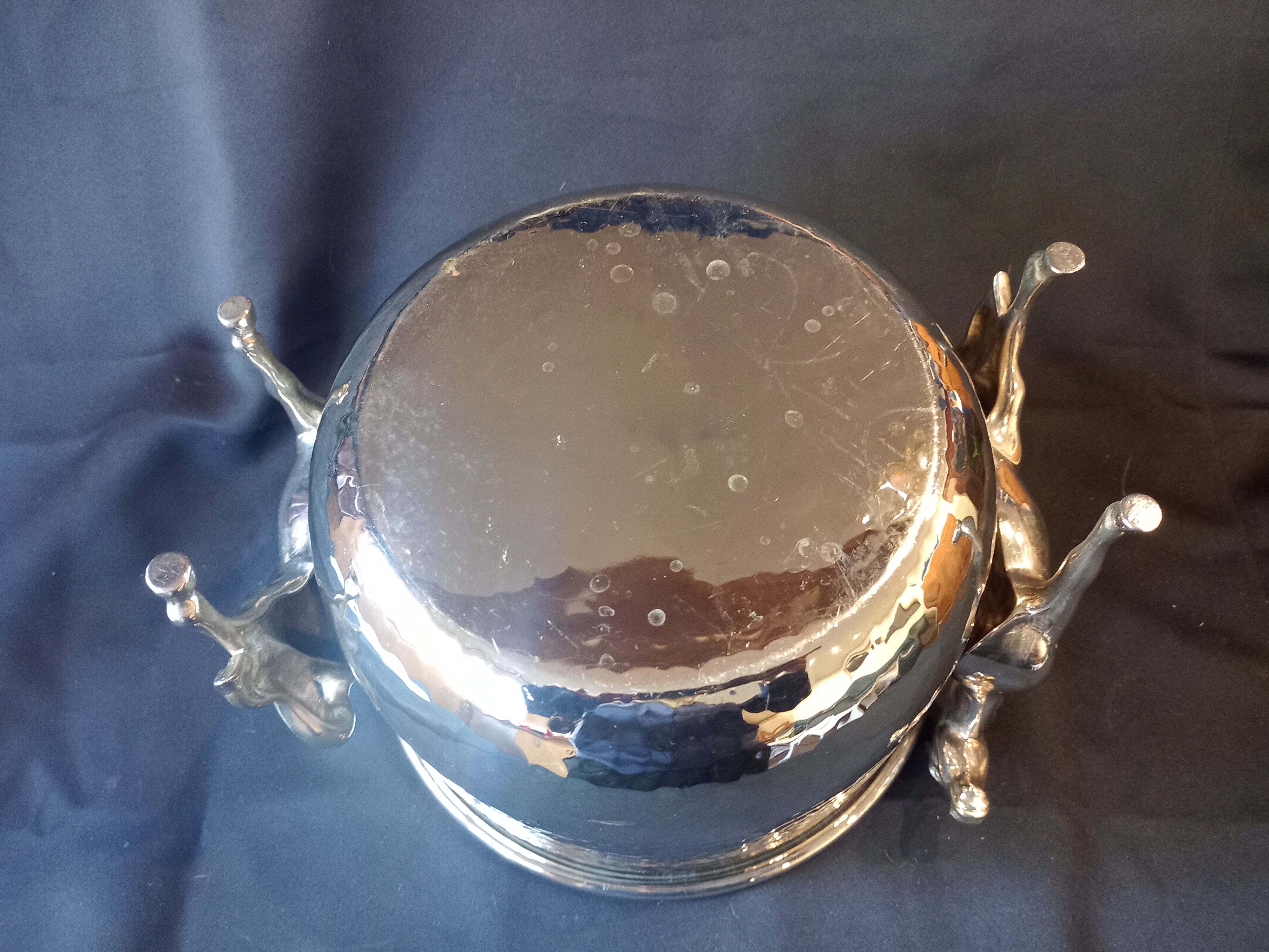 Bucket with decoration of horses