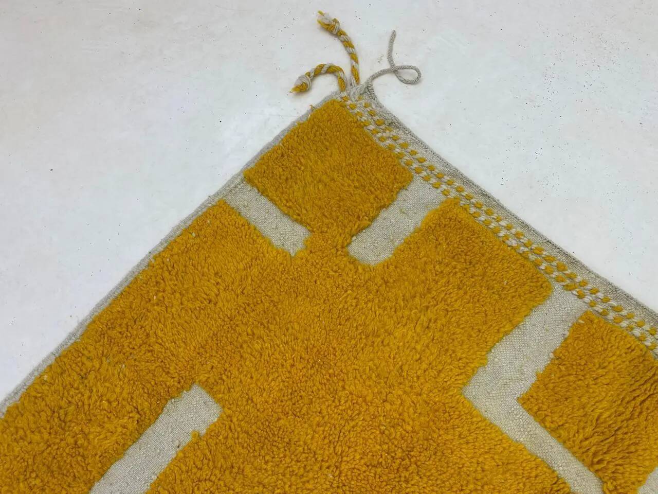 Traditional Berber rug 2.5x1.5 m