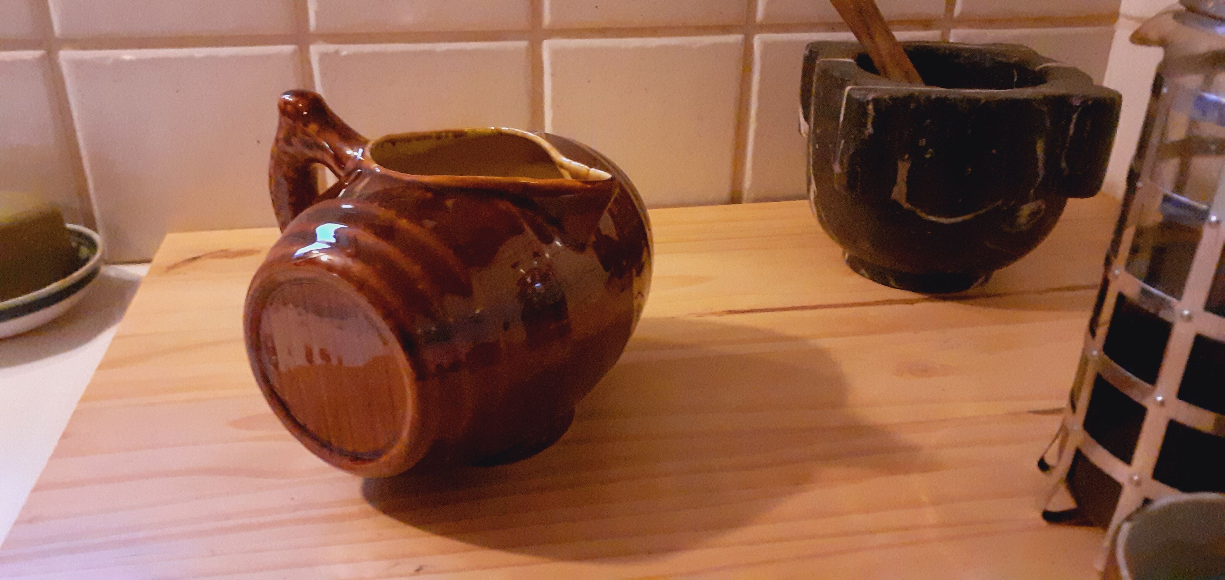 Wine pitcher year 40 earthenware in the shape of a barrel