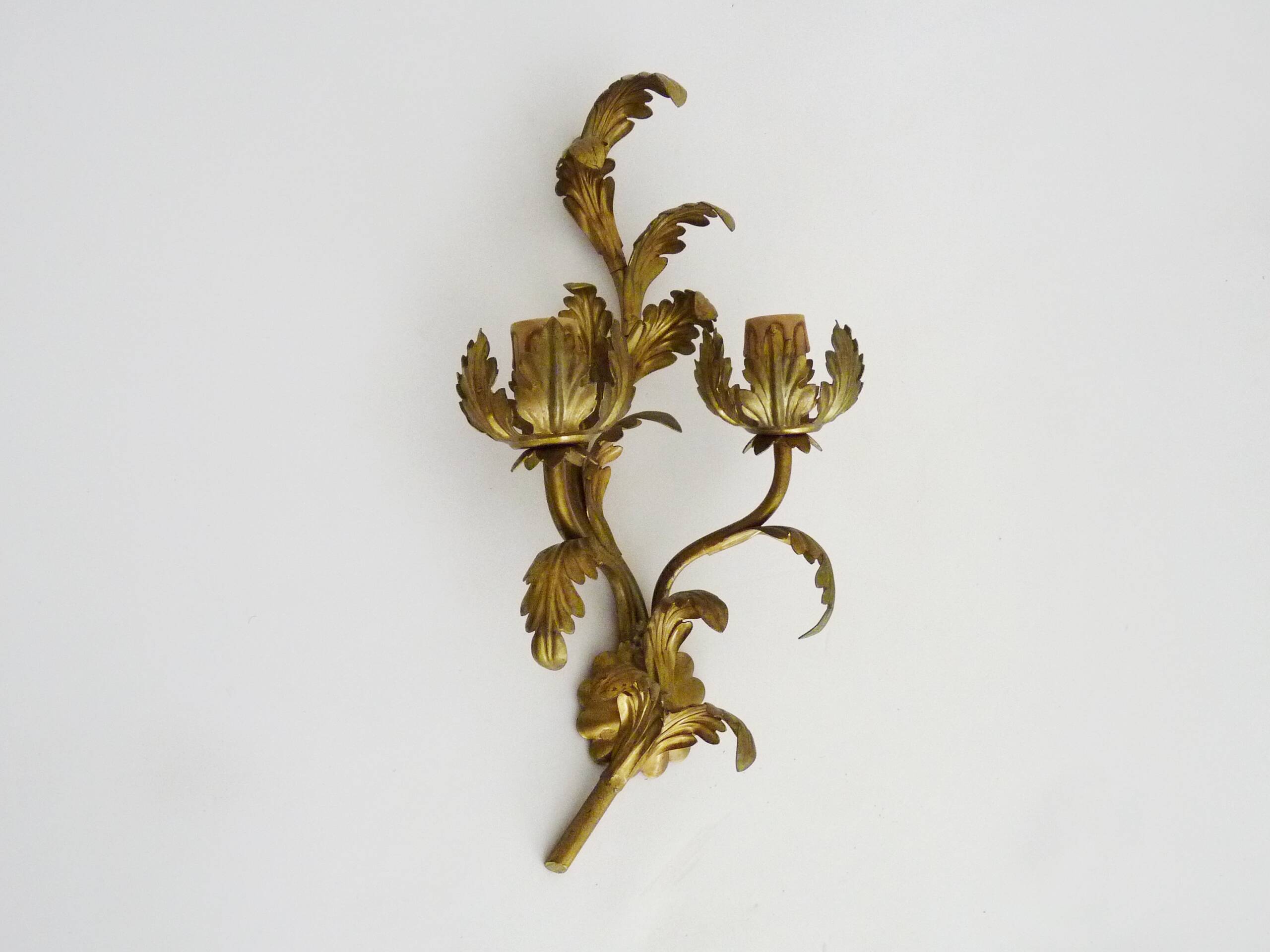 Vintage Italian wall light in gilded wood. 1970s