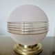 Plafonnier "globe" en verre granité rose,  liserés dorés, vers 1950 ou 1960