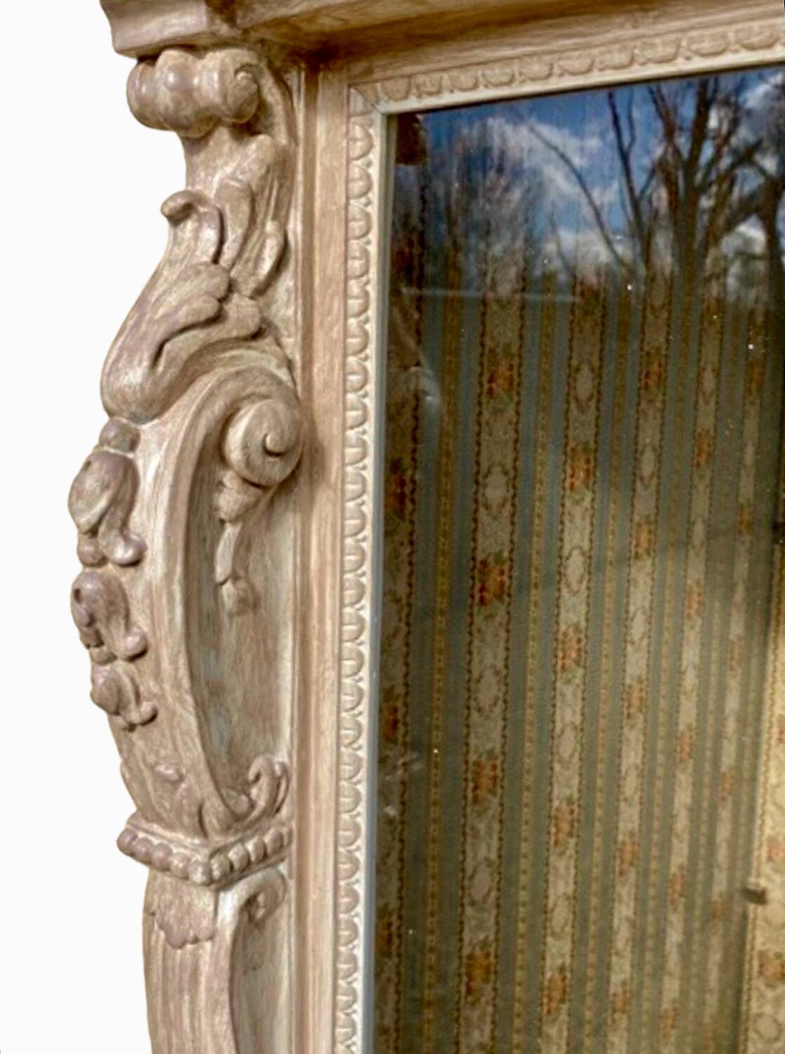 Vitrine laquée style Louis XVI
