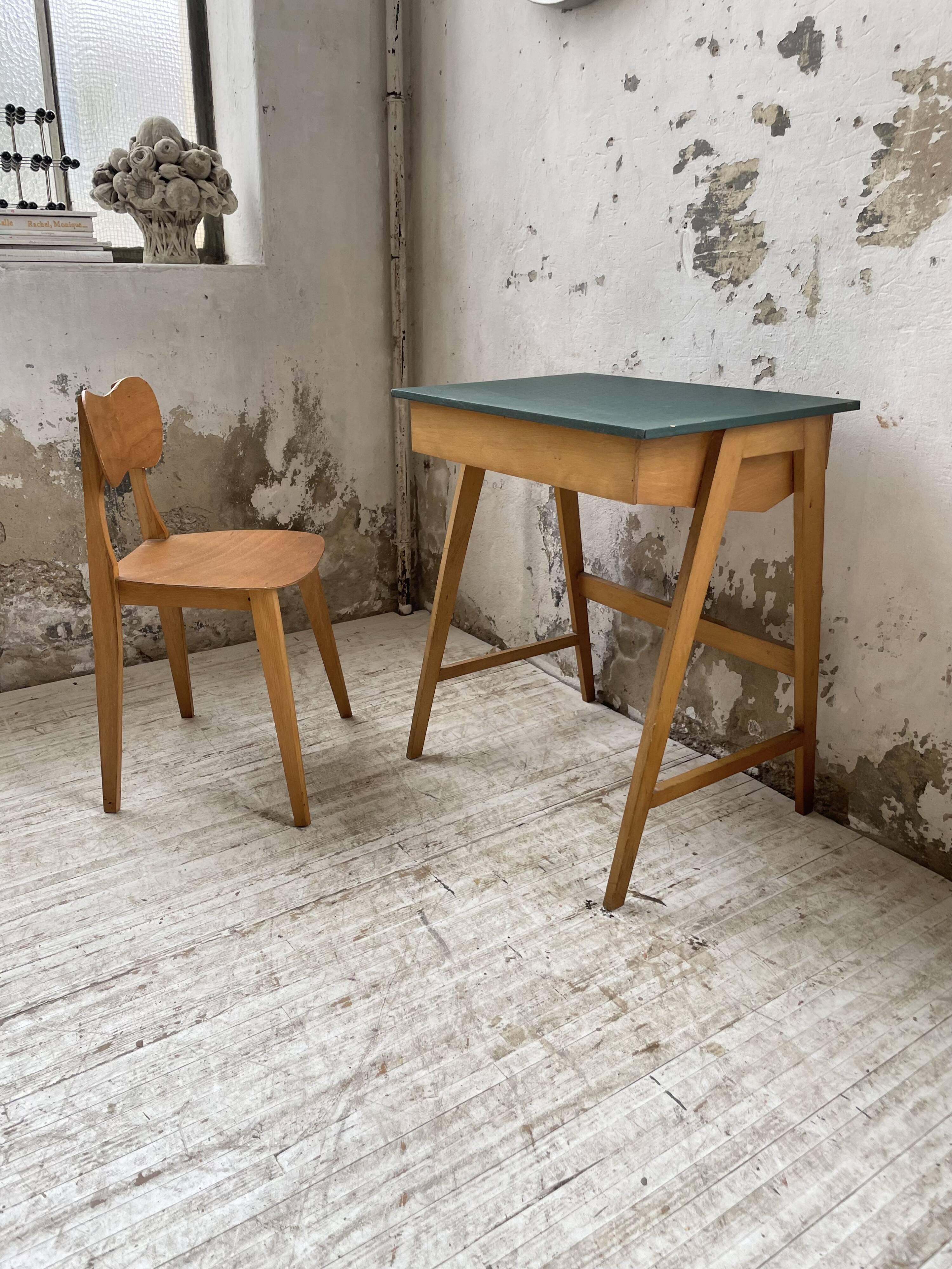 Bureau et chaise enfant pieds compas