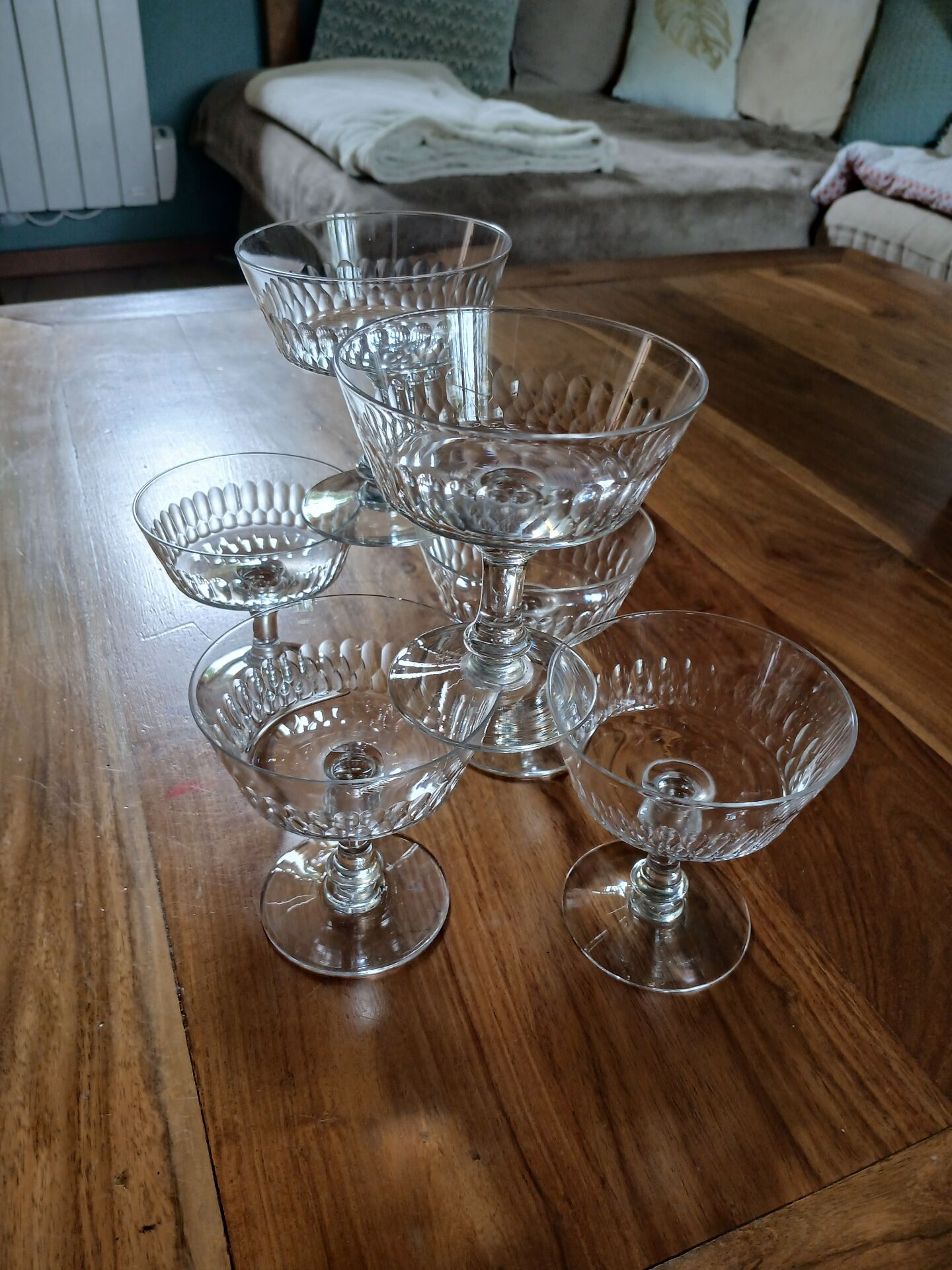 6 coupes à champagne anciennes en cristal