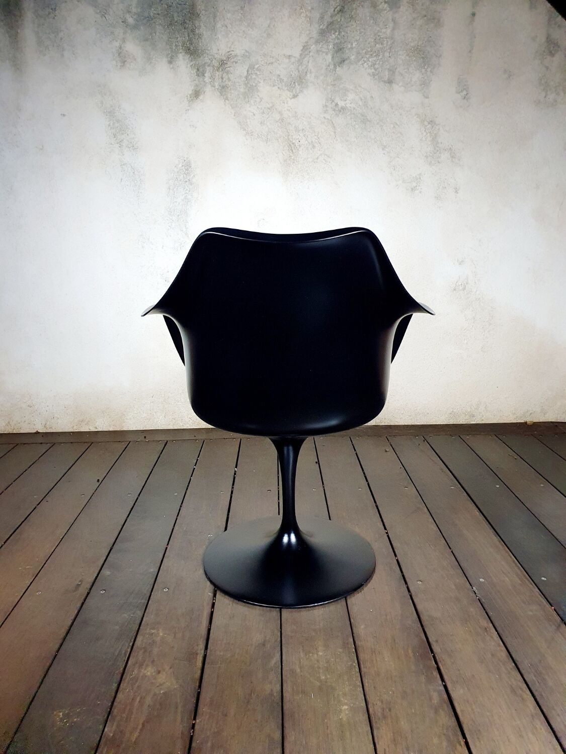 Knoll Saarinen tulip armchair black leather seat