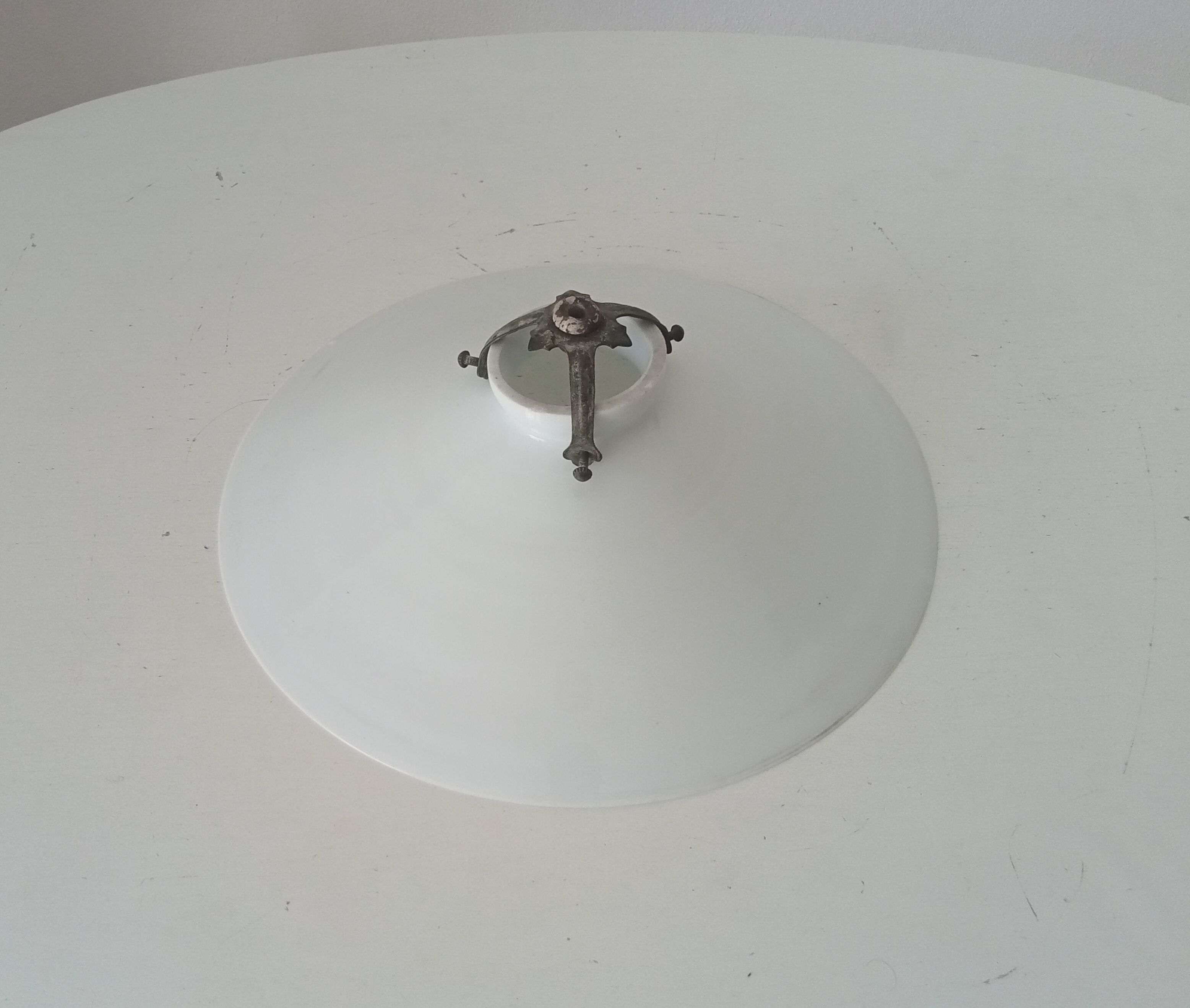 Vintage opaline lampshade with claw from the 1940s.