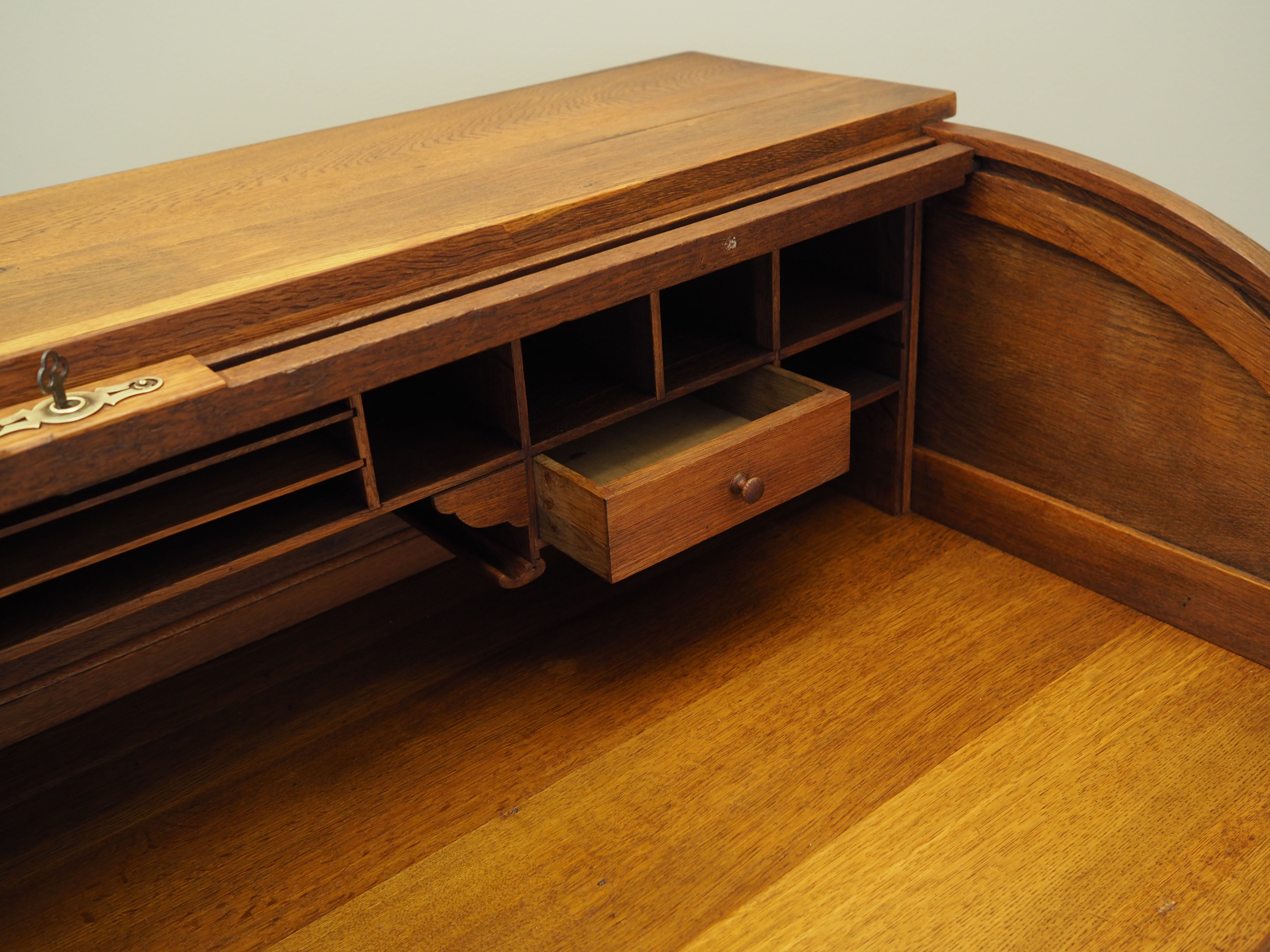 Bureau en chêne, design danois, années 1950, production: Danemark