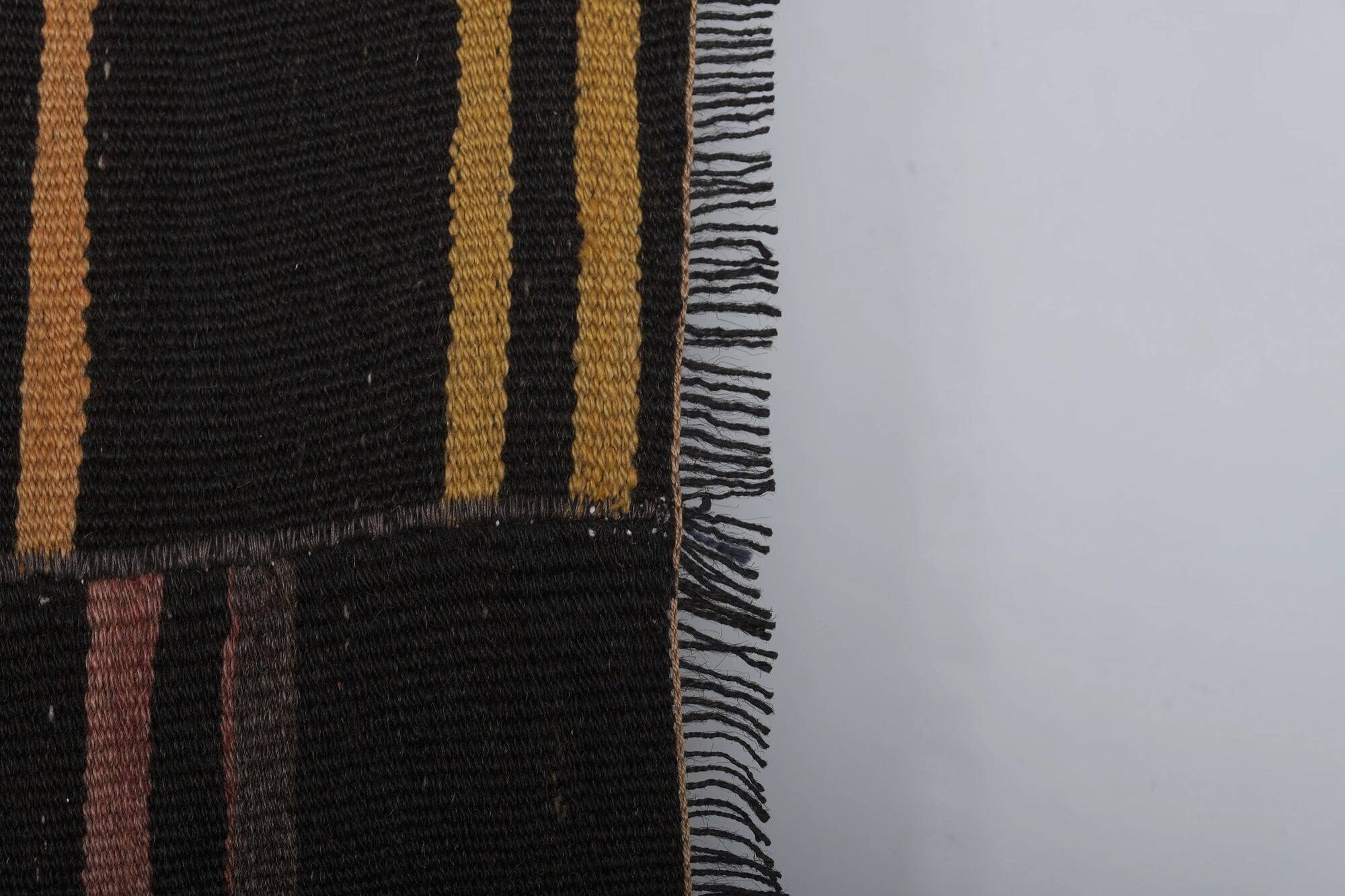 Vintage Turkish kilim, handwoven, 325x372 cm.
