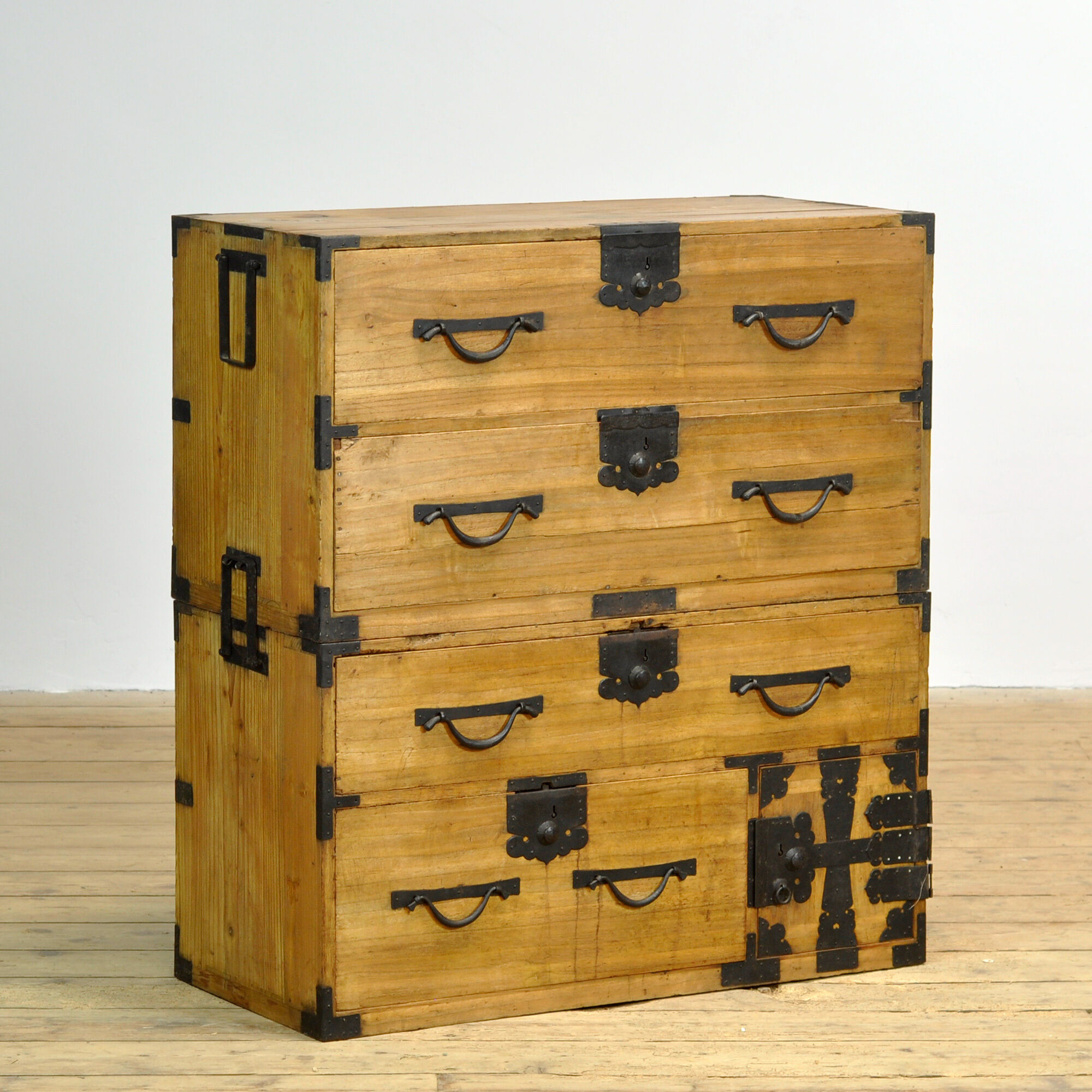 Commode Tansu japonaise, vers 1870