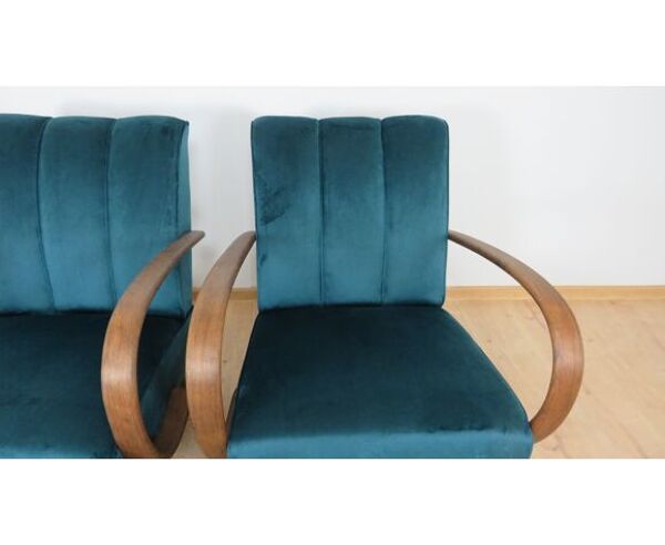 Paire de fauteuils by Jindrich Halabala