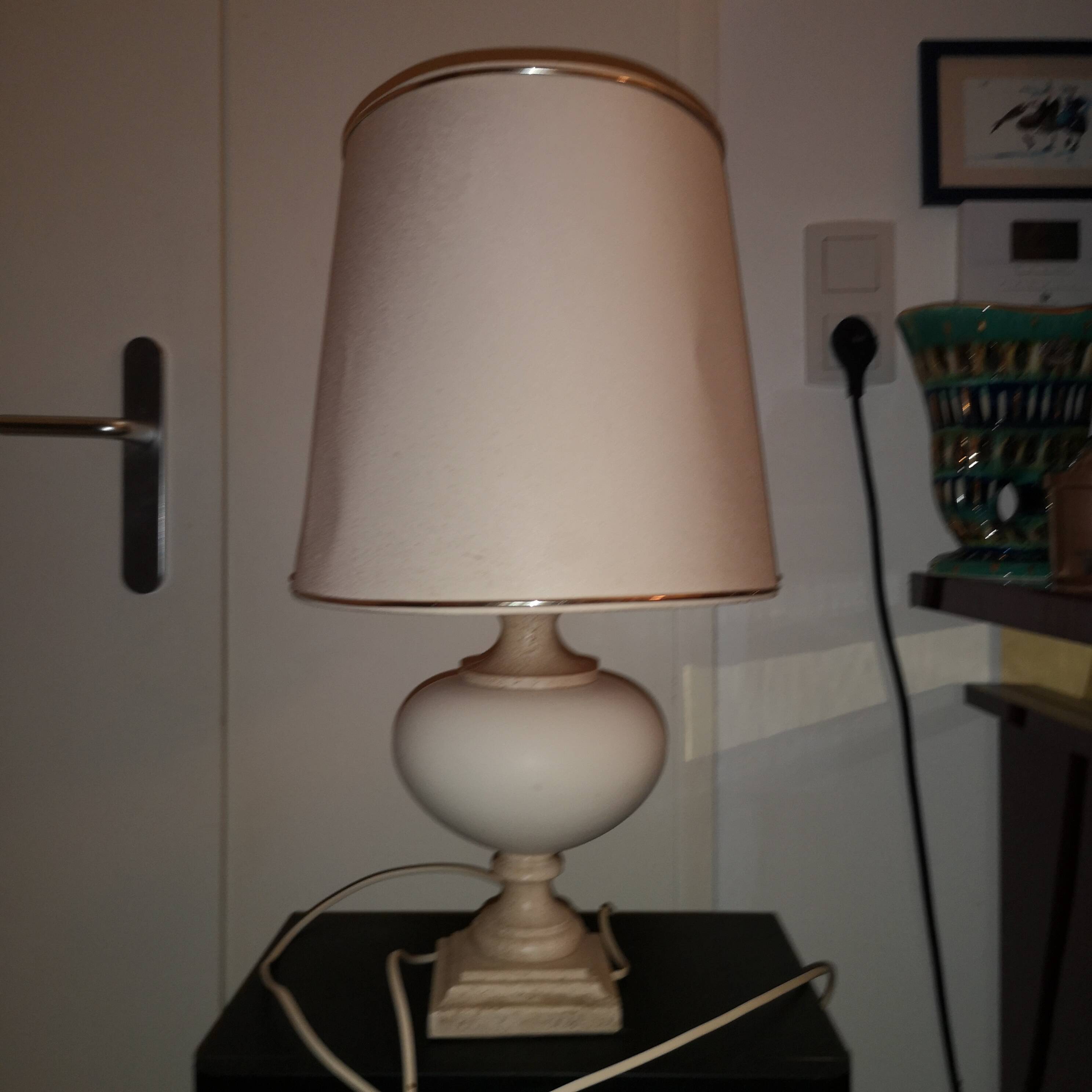 lampe moderniste circa 1970 en travertin et tôle laquée