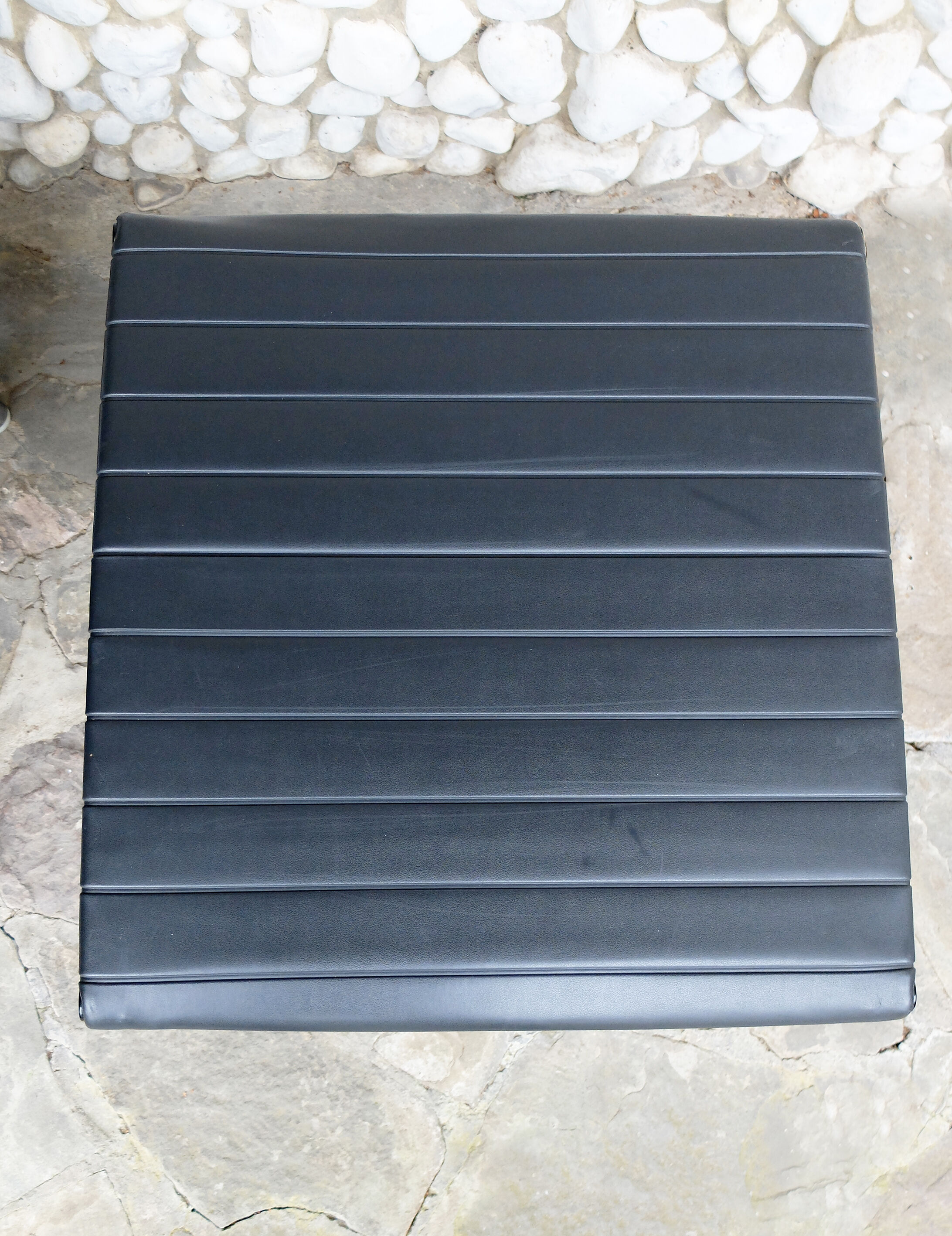 Lounge Chair Chair EA124 - Ottoman EA125 by Charles - Ray Eames for Herman Miller 1960s