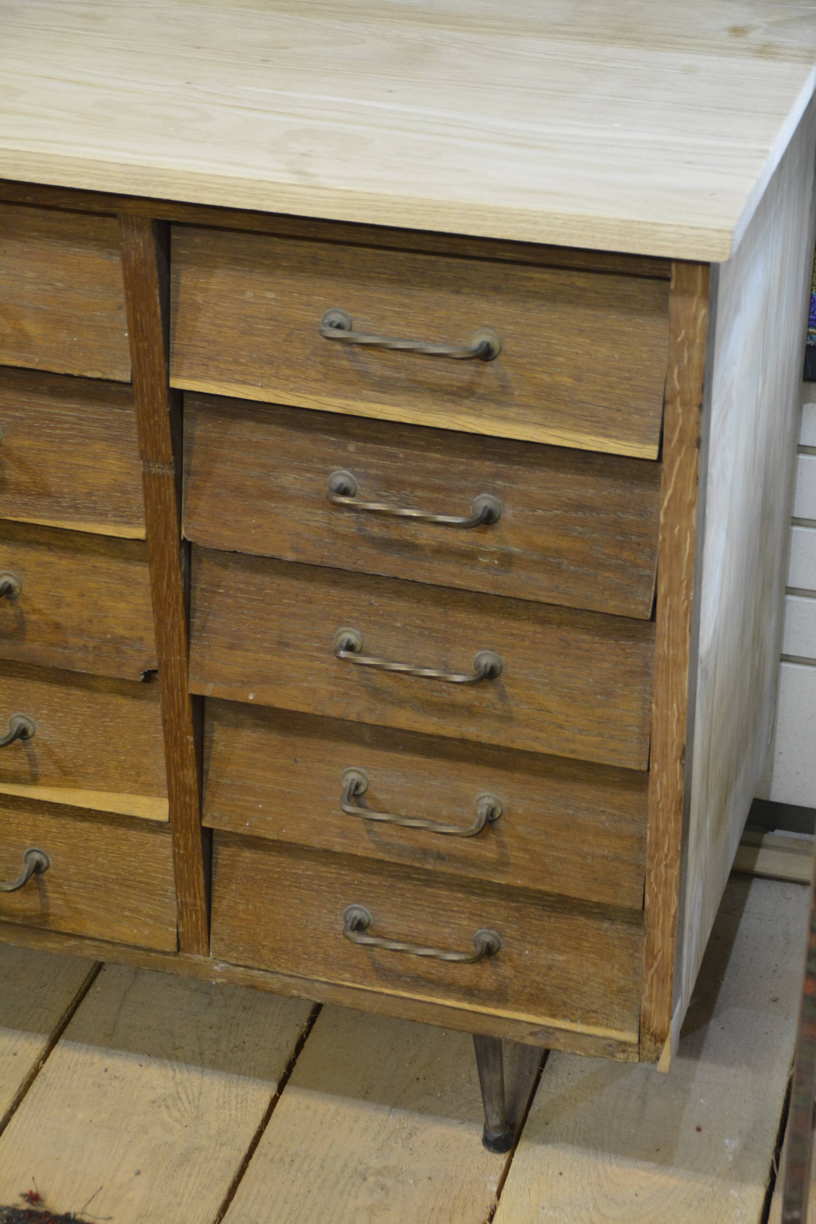 Meuble de métier à tiroirs