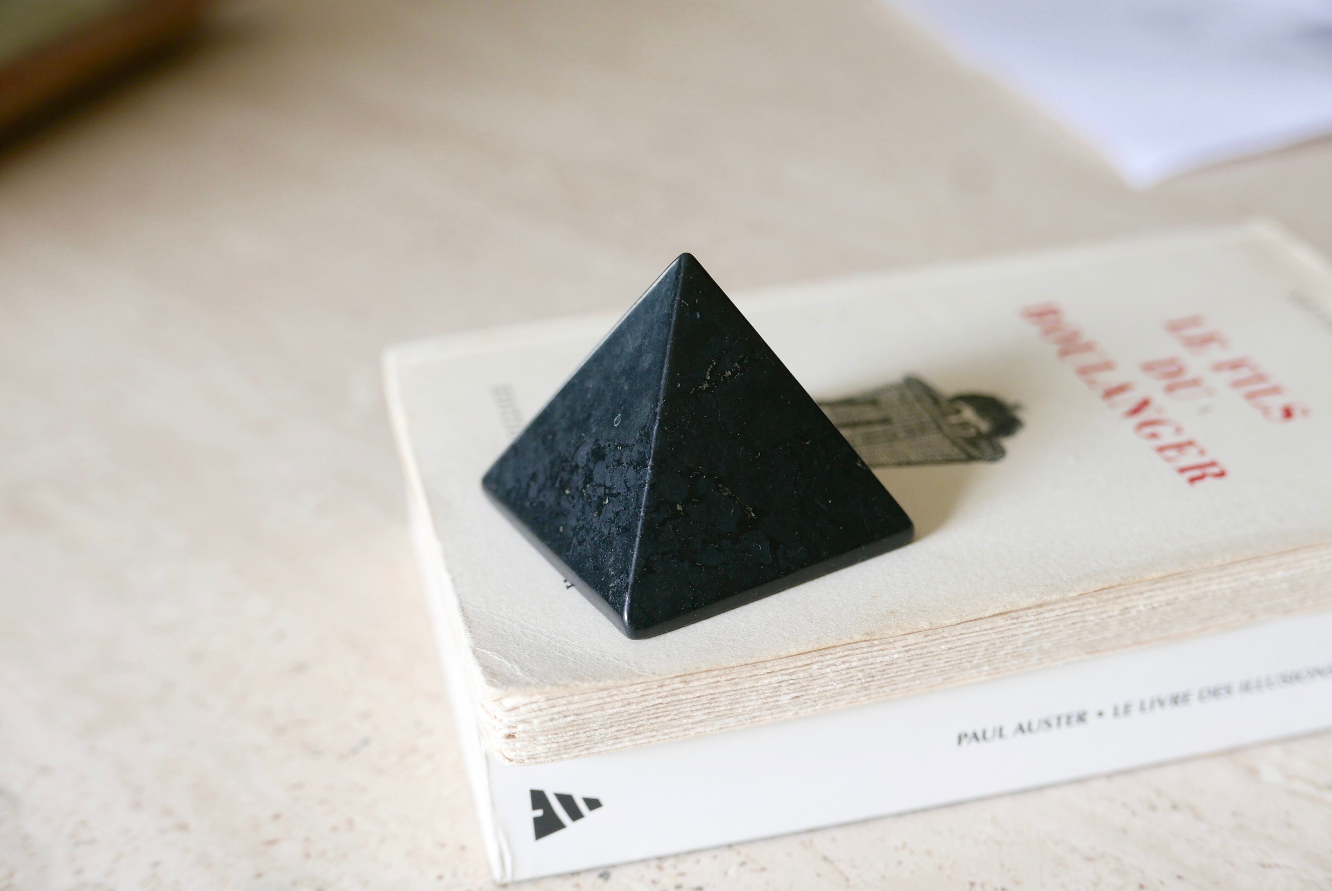 Pyramid paper press in onyx, 70s