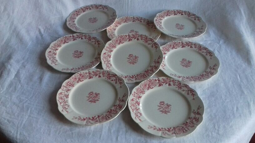 Lot of 8 large plates (Longchamp, Model Eglantines)
