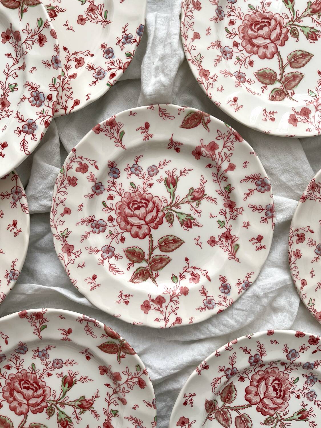 8 Johnson Brothers "Rose Chintz" earthenware dessert plates