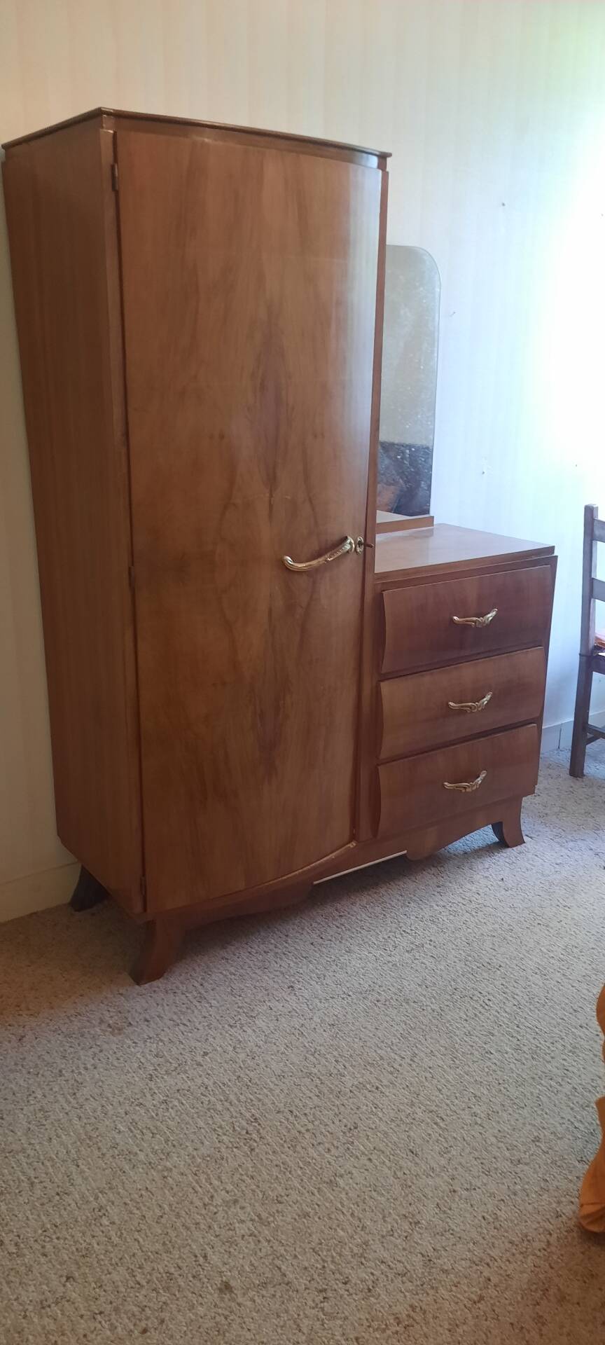Asymmetrical wardrobe