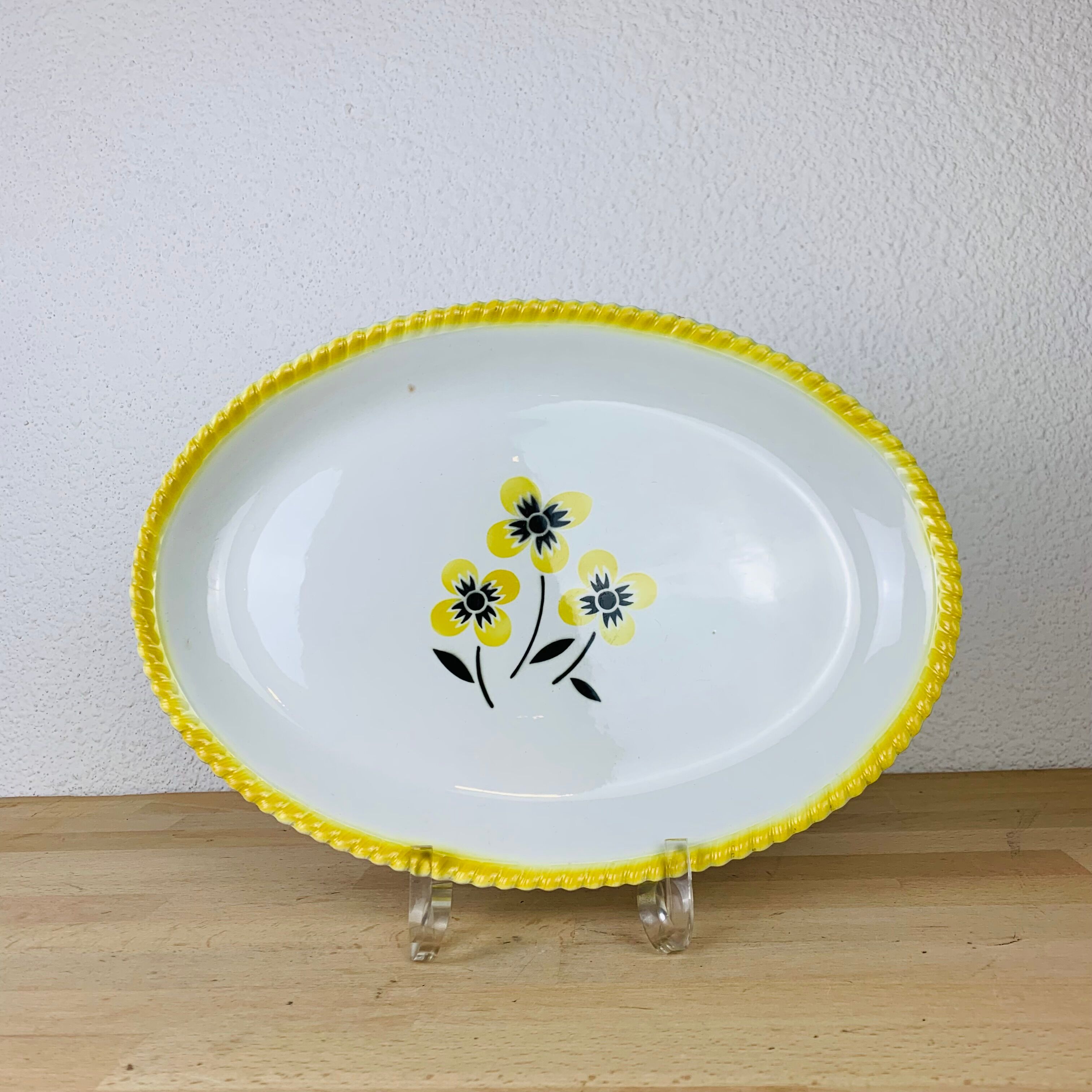 Vintage dishes and tureen in ceramic