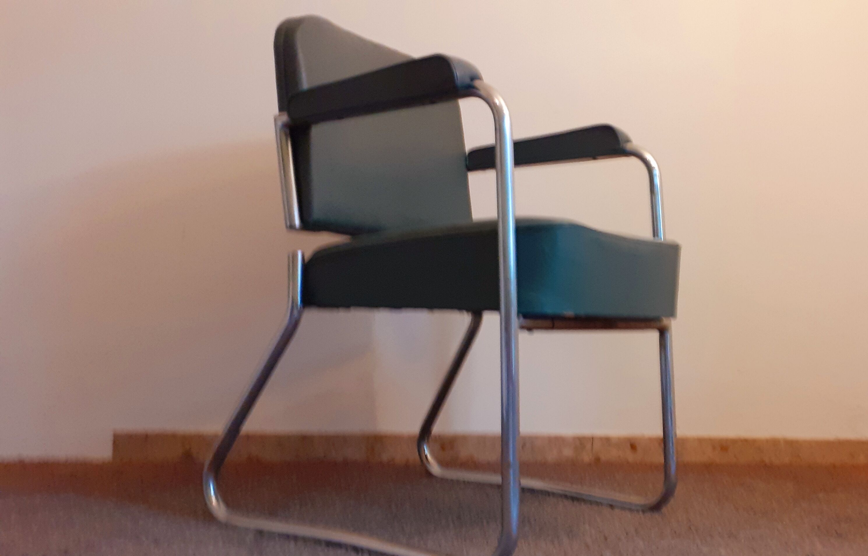 INDUSTRIAL ARMCHAIR RONEO express delivery