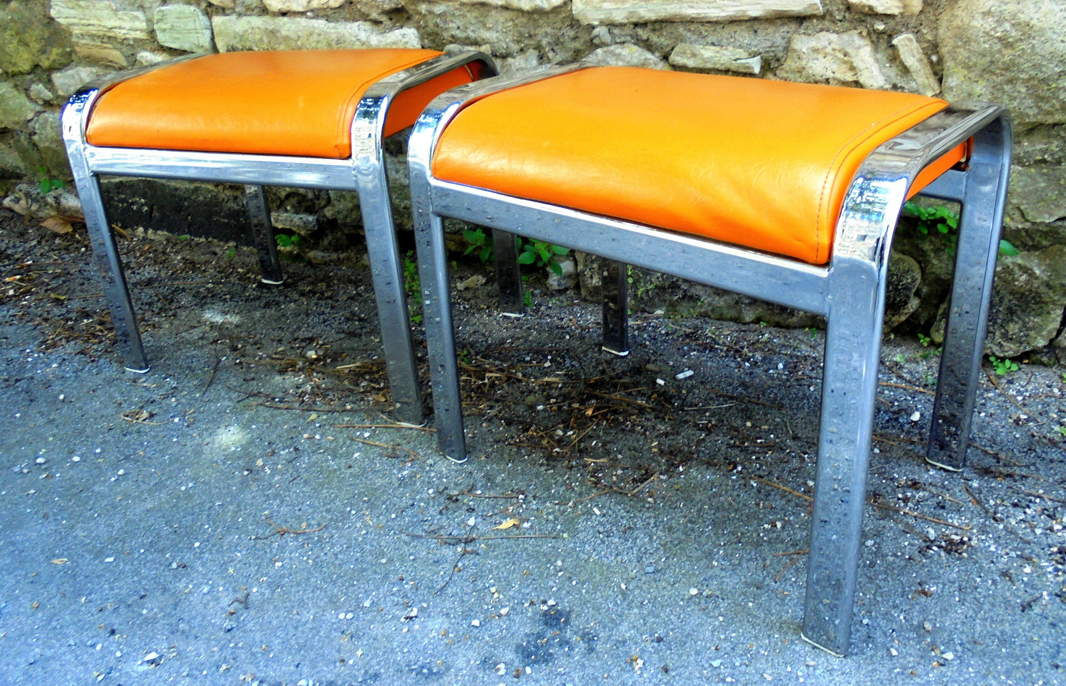 Pair of chrome and faux orange vintage stools "70"