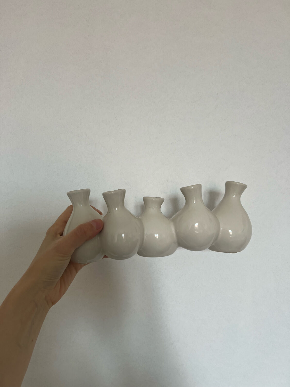 White ceramic soliflore