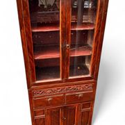 Joli cabinet vitrine indochinois deux corps. Milieu XXe siècle