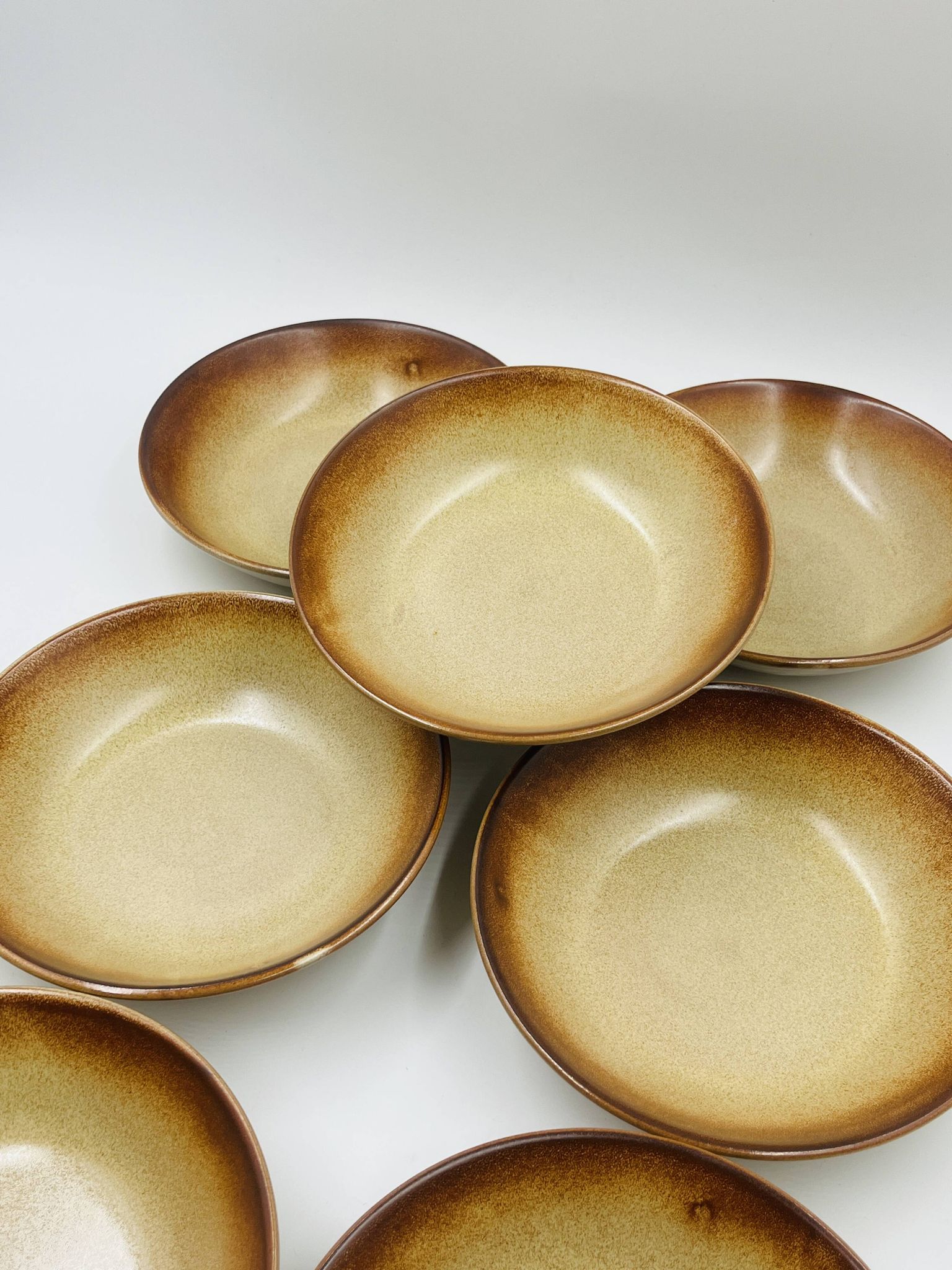 Lot 7 Assiettes Creuses en Grès Flammé 1970