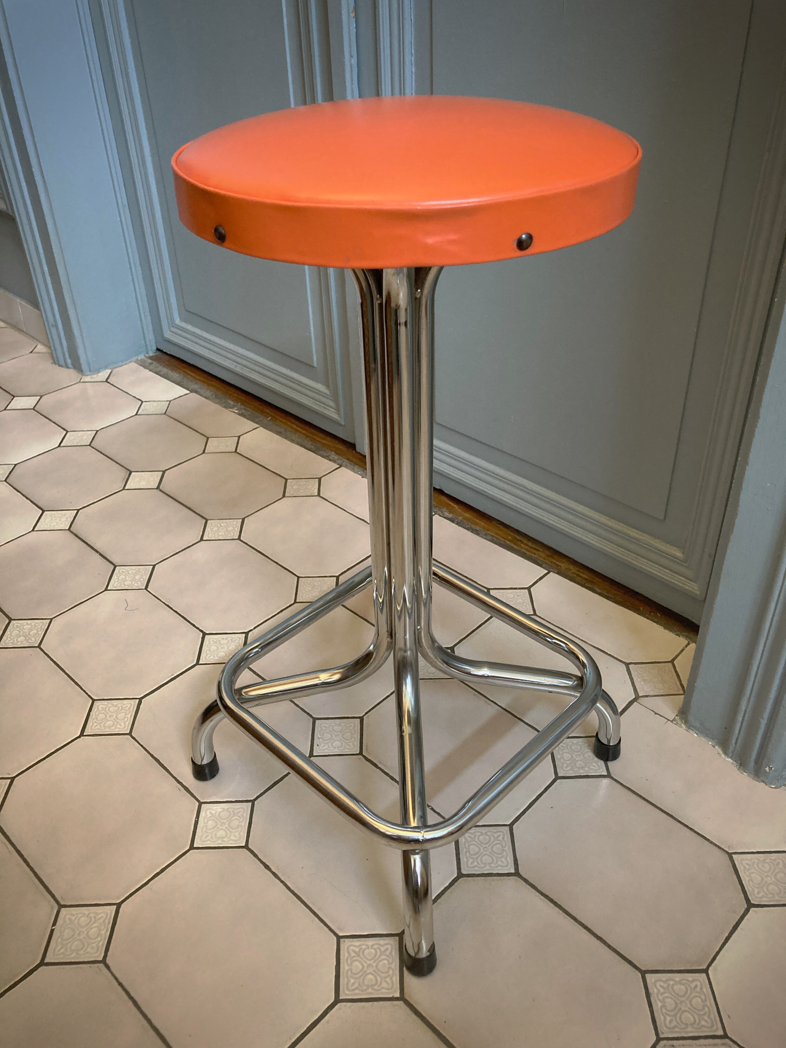 Duo of chair and stool 1970 orange and chromes