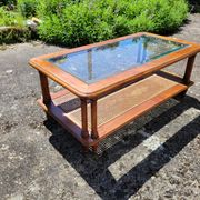 Table basse en merisier, verre et cannage